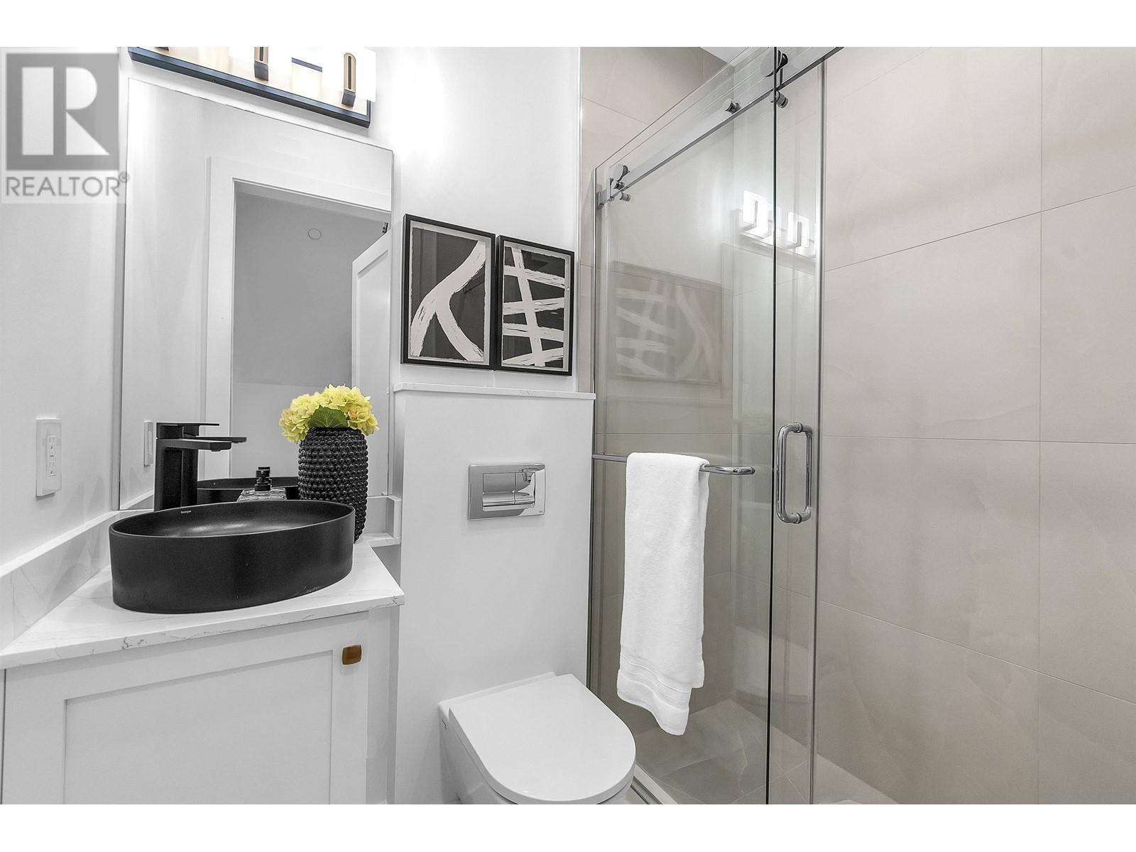 Listing Picture 10 of 29 : 3132 E 20TH AVENUE, Vancouver / 溫哥華 - 魯藝地產 Yvonne Lu Group - MLS Medallion Club Member