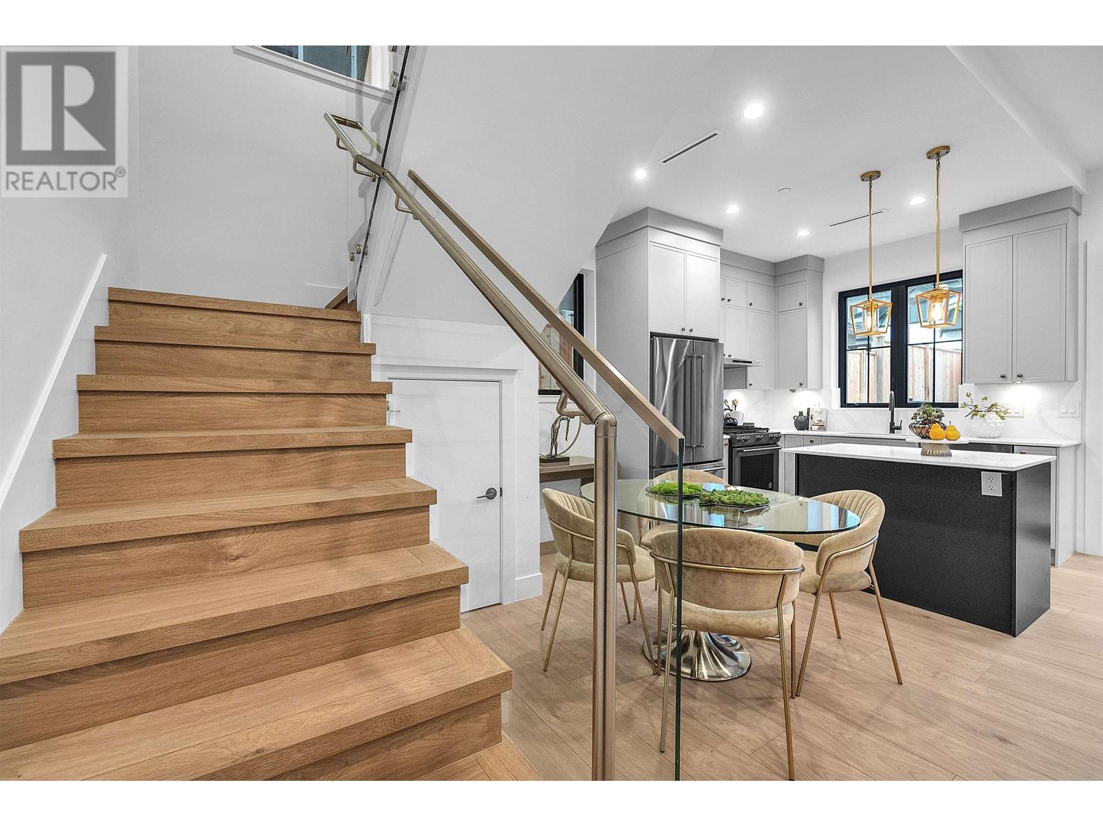 Listing Picture 11 of 29 : 3132 E 20TH AVENUE, Vancouver / 溫哥華 - 魯藝地產 Yvonne Lu Group - MLS Medallion Club Member