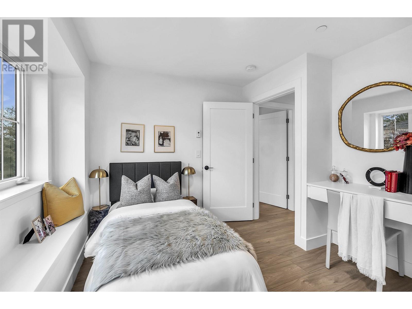 Listing Picture 17 of 29 : 3132 E 20TH AVENUE, Vancouver / 溫哥華 - 魯藝地產 Yvonne Lu Group - MLS Medallion Club Member