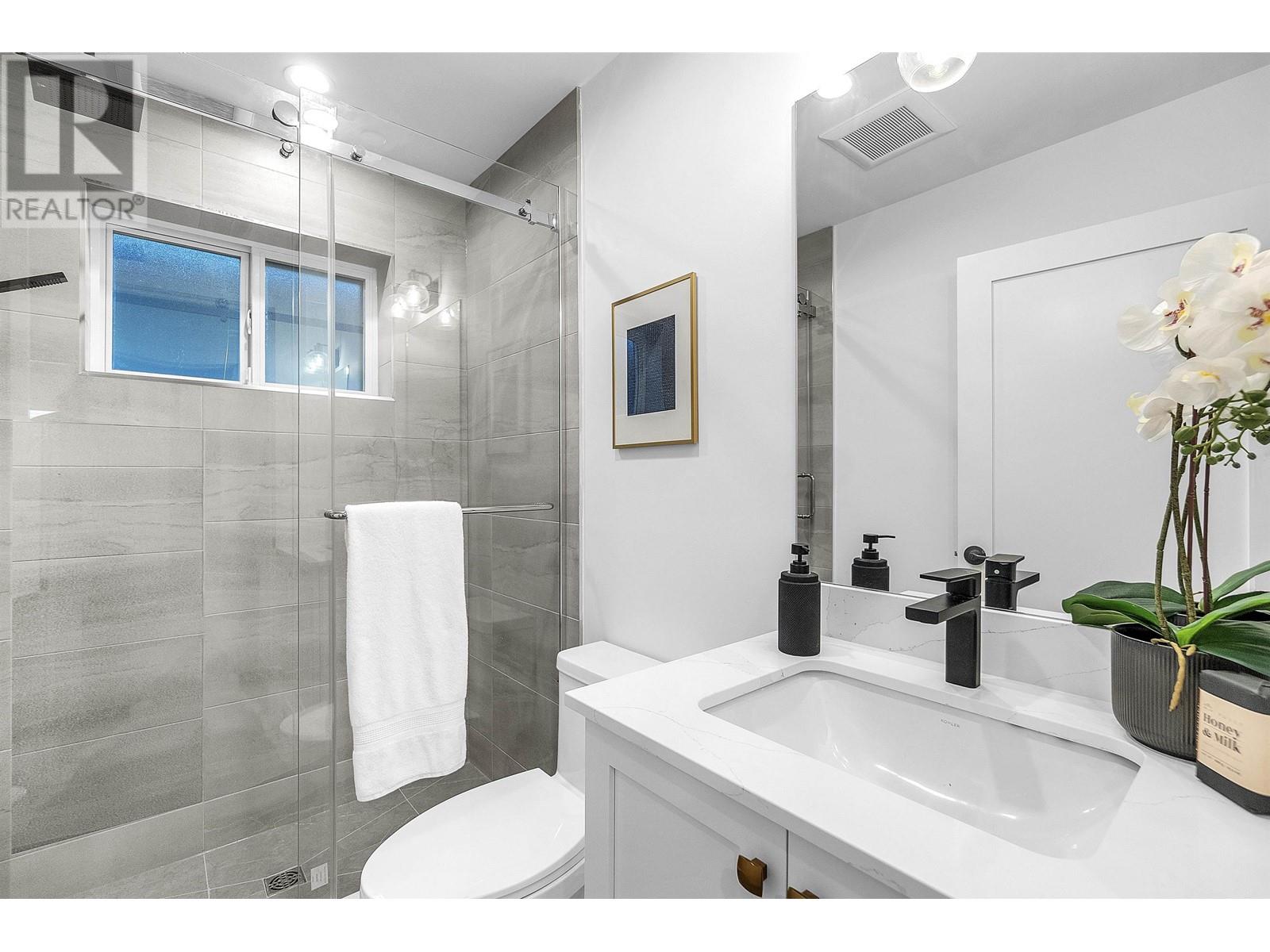 Listing Picture 18 of 29 : 3132 E 20TH AVENUE, Vancouver / 溫哥華 - 魯藝地產 Yvonne Lu Group - MLS Medallion Club Member