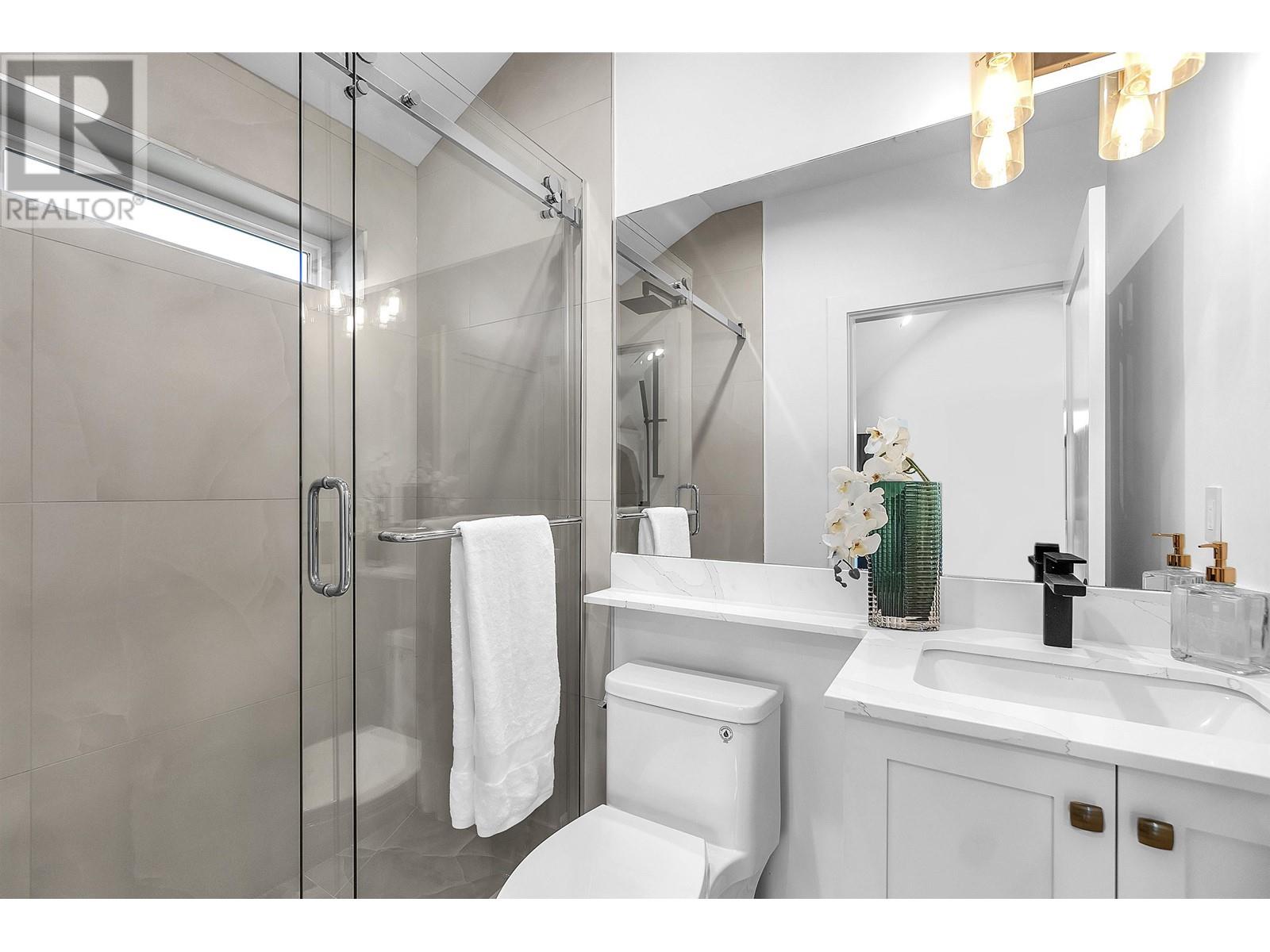 Listing Picture 19 of 29 : 3132 E 20TH AVENUE, Vancouver / 溫哥華 - 魯藝地產 Yvonne Lu Group - MLS Medallion Club Member