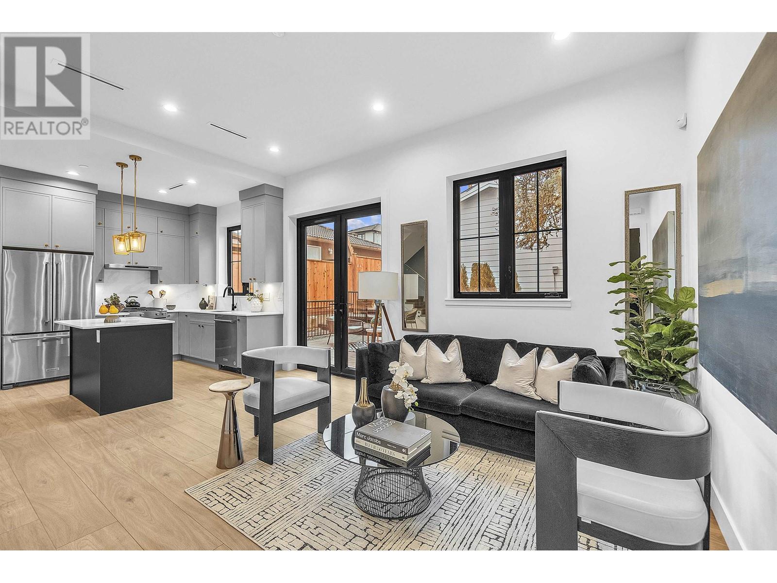 Listing Picture 2 of 29 : 3132 E 20TH AVENUE, Vancouver / 溫哥華 - 魯藝地產 Yvonne Lu Group - MLS Medallion Club Member