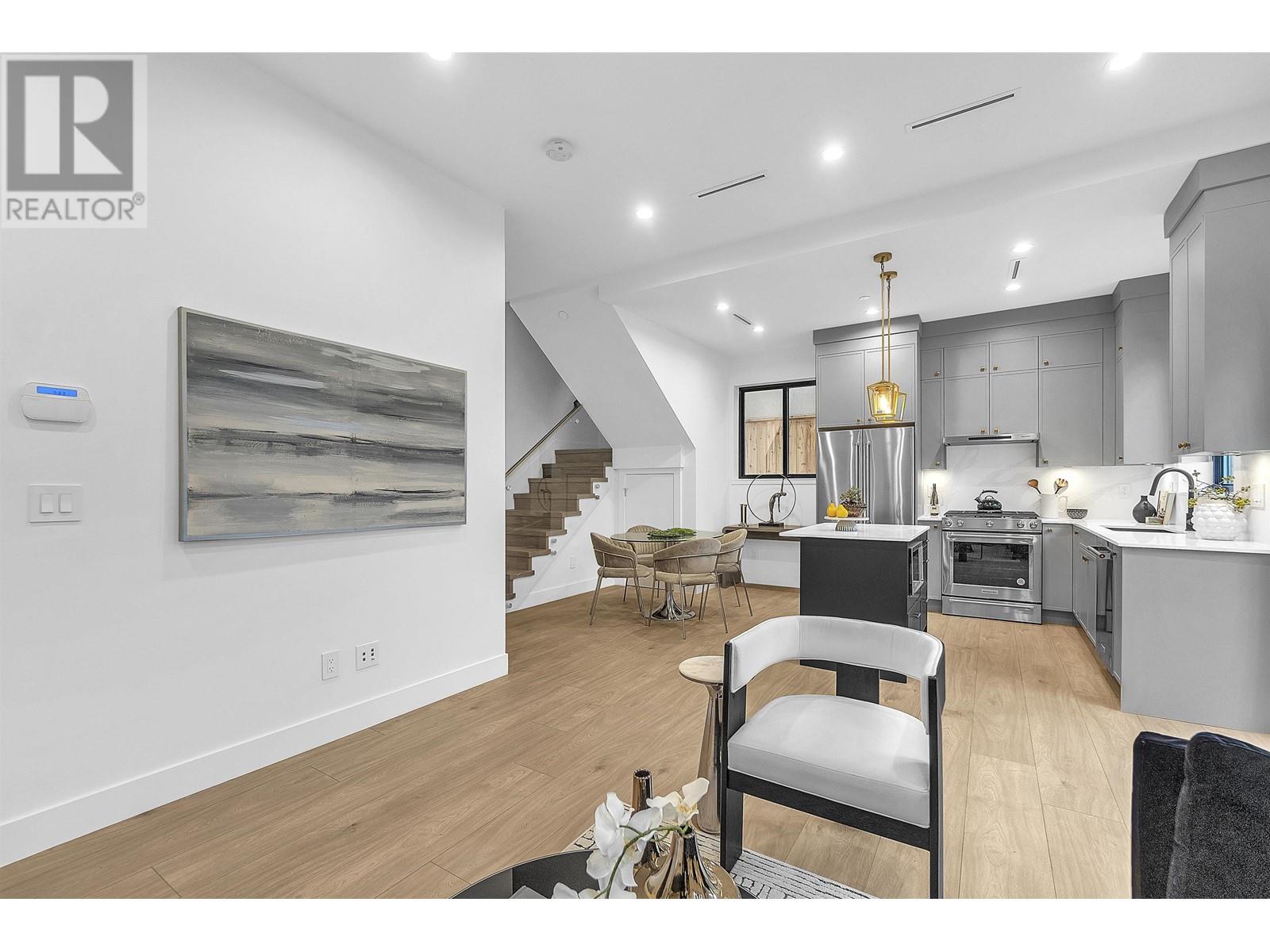 Listing Picture 3 of 29 : 3132 E 20TH AVENUE, Vancouver / 溫哥華 - 魯藝地產 Yvonne Lu Group - MLS Medallion Club Member