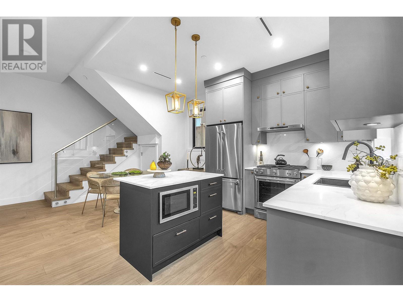 Listing Picture 5 of 29 : 3132 E 20TH AVENUE, Vancouver / 溫哥華 - 魯藝地產 Yvonne Lu Group - MLS Medallion Club Member