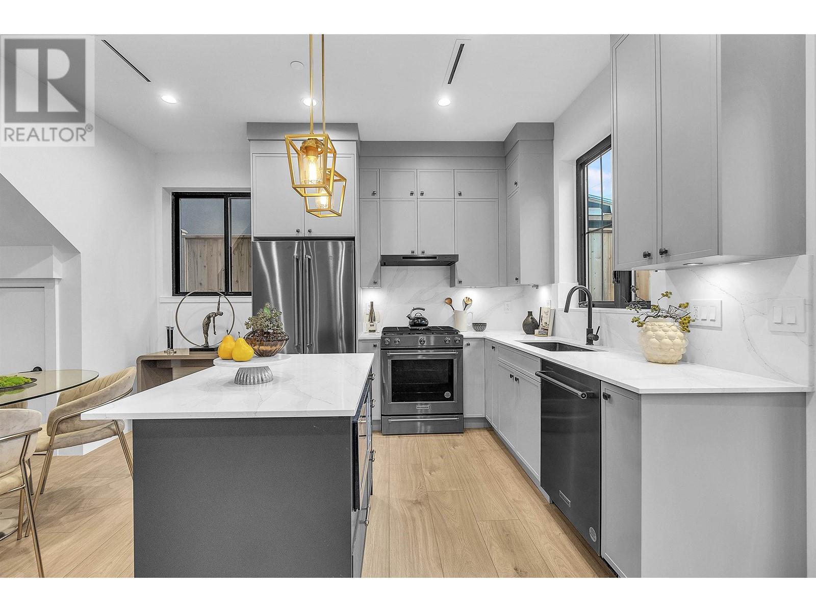 Listing Picture 6 of 29 : 3132 E 20TH AVENUE, Vancouver / 溫哥華 - 魯藝地產 Yvonne Lu Group - MLS Medallion Club Member