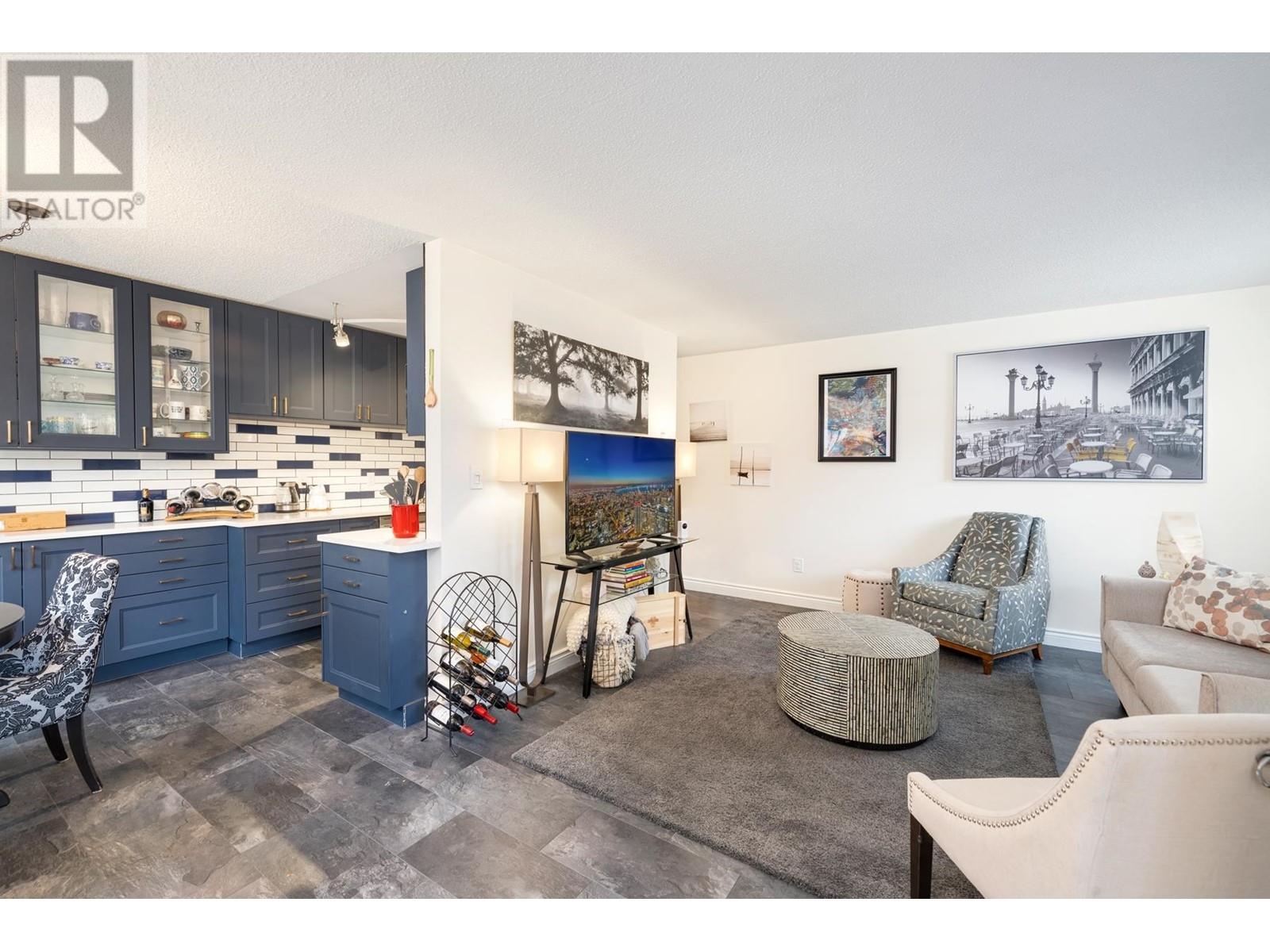 102 1550 Chesterfield Avenue, North Vancouver, British Columbia V7M 2N6 - Photo 1 - R2956761