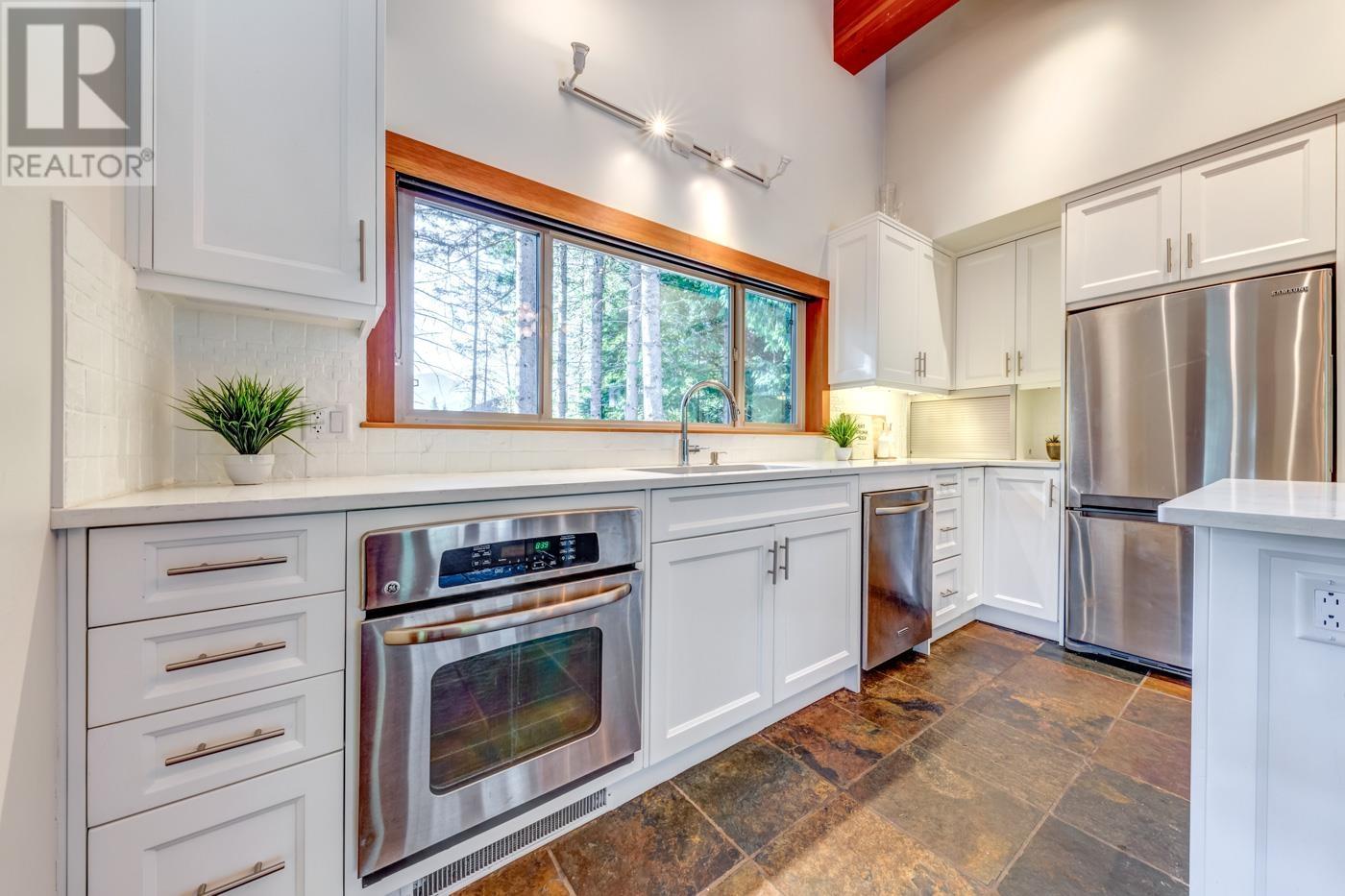 8224 Alpine Way, Whistler, British Columbia  V8E 0G2 - Photo 21 - R2956731