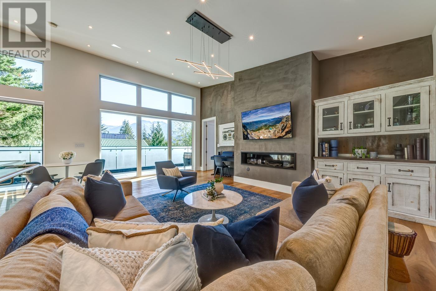 8224 Alpine Way, Whistler, British Columbia  V8E 0G2 - Photo 6 - R2956731