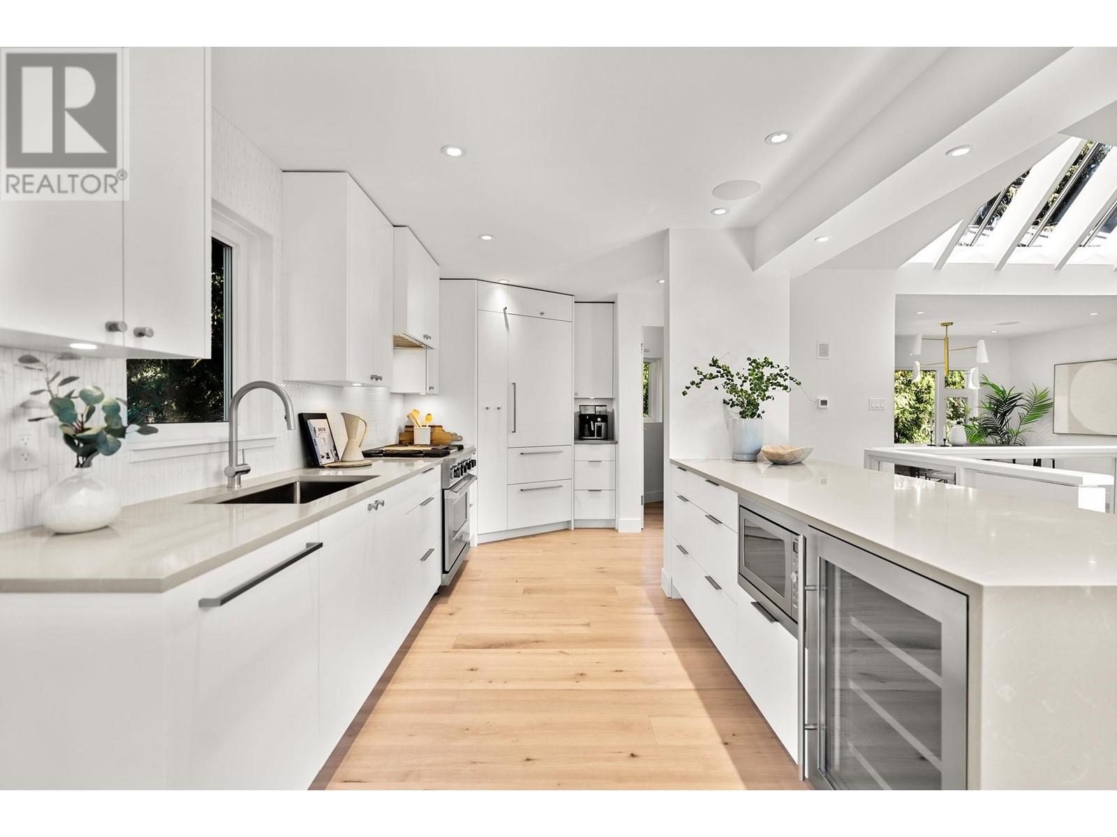 5061 Bear Lane, West Vancouver, British Columbia  V7W 1L2 - Photo 3 - R2956786