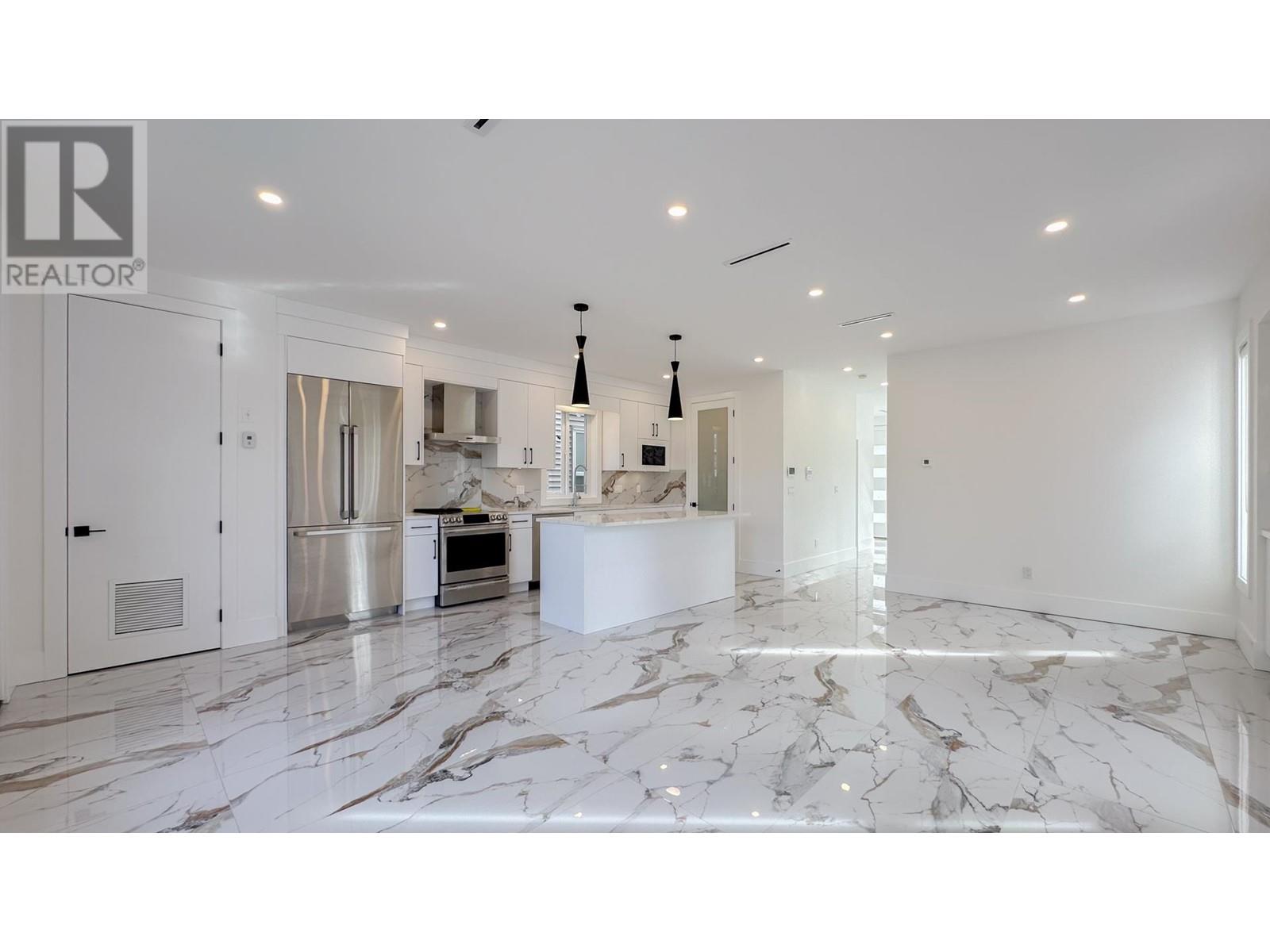 Listing Picture 6 of 22 : 10659 NO. 1 ROAD, Richmond / 烈治文 - 魯藝地產 Yvonne Lu Group - MLS Medallion Club Member