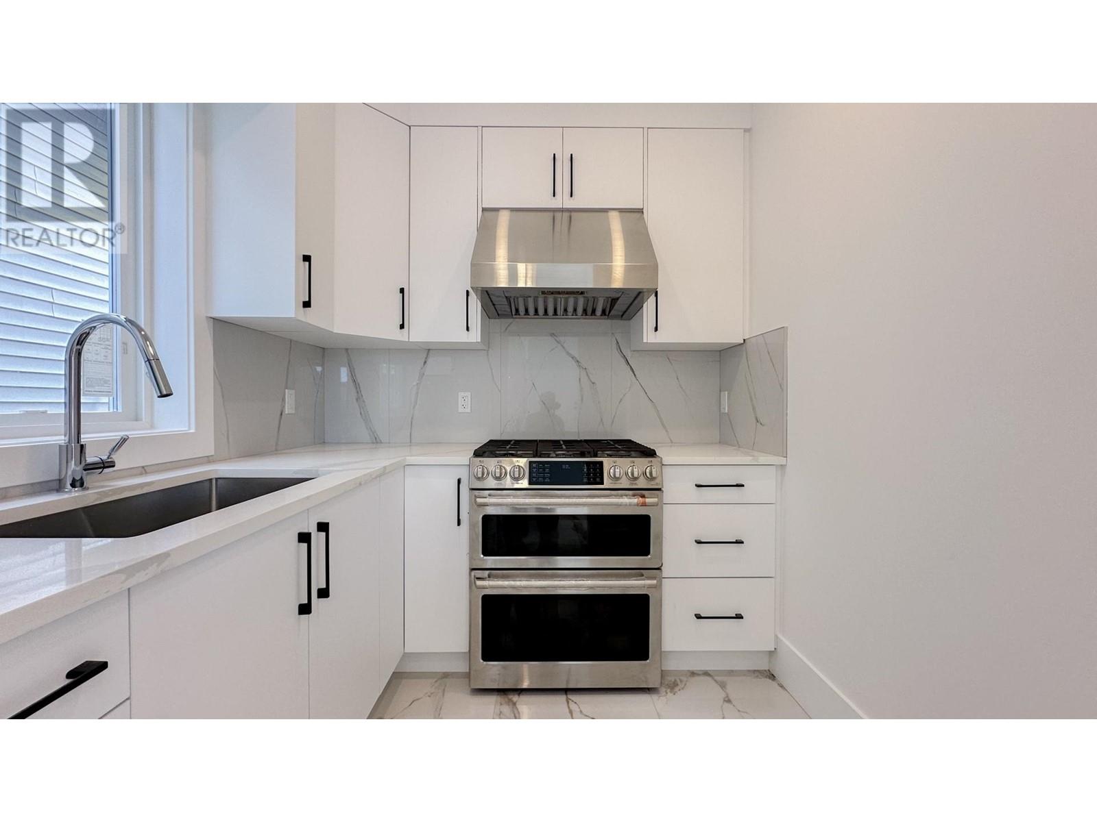 Listing Picture 10 of 22 : 10659 NO. 1 ROAD, Richmond / 烈治文 - 魯藝地產 Yvonne Lu Group - MLS Medallion Club Member