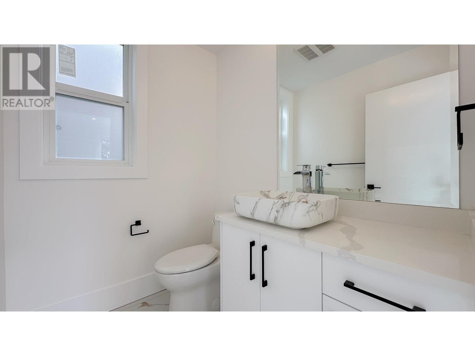Listing Picture 16 of 22 : 10659 NO. 1 ROAD, Richmond / 烈治文 - 魯藝地產 Yvonne Lu Group - MLS Medallion Club Member