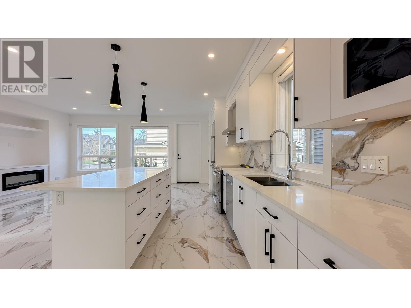 Listing Picture 7 of 22 : 10659 NO. 1 ROAD, Richmond / 烈治文 - 魯藝地產 Yvonne Lu Group - MLS Medallion Club Member