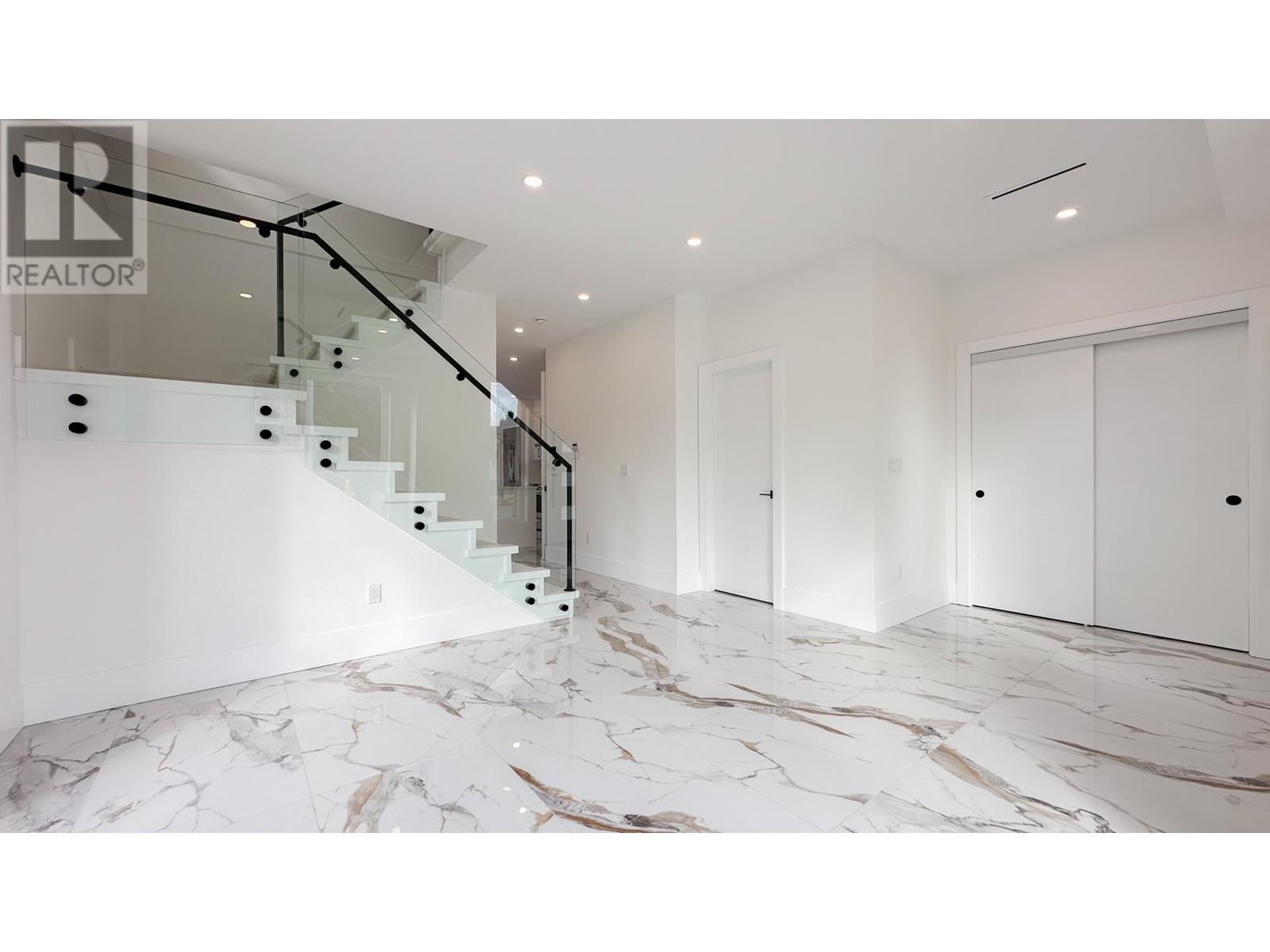 Listing Picture 13 of 22 : 10659 NO. 1 ROAD, Richmond / 烈治文 - 魯藝地產 Yvonne Lu Group - MLS Medallion Club Member
