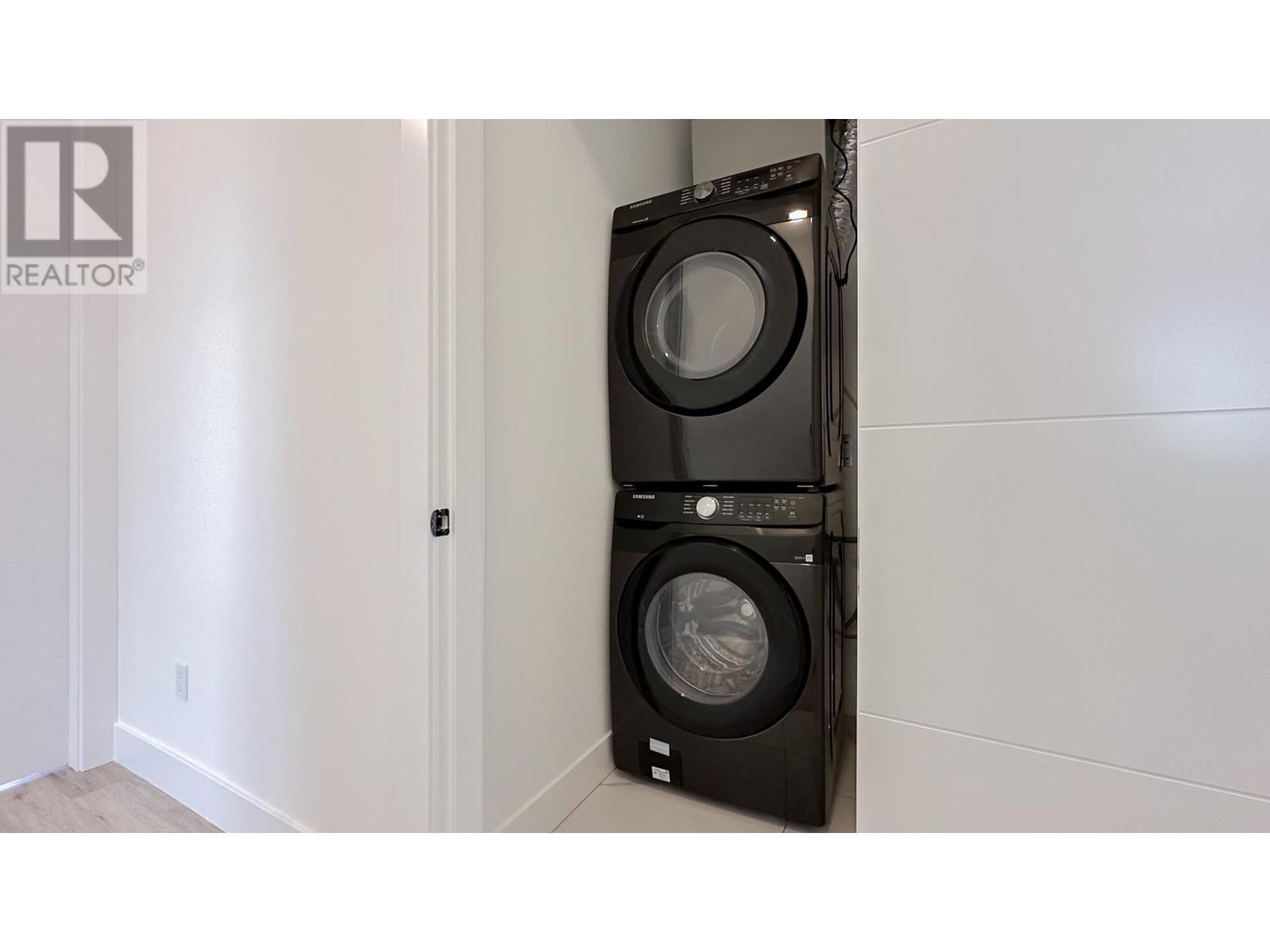Listing Picture 17 of 22 : 10659 NO. 1 ROAD, Richmond / 烈治文 - 魯藝地產 Yvonne Lu Group - MLS Medallion Club Member