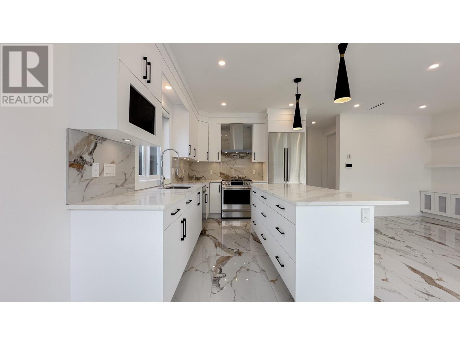 Listing Picture 11 of 31 : 10655 NO. 1 ROAD, Richmond / 烈治文 - 魯藝地產 Yvonne Lu Group - MLS Medallion Club Member