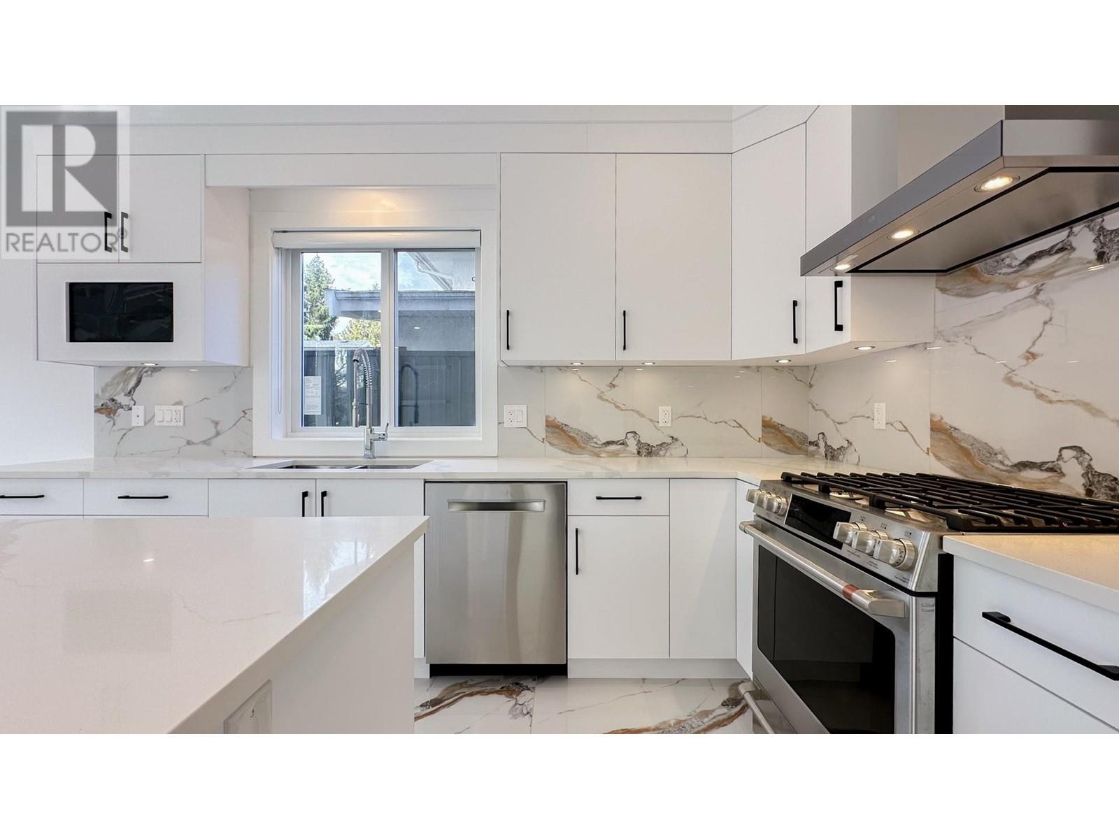 Listing Picture 12 of 31 : 10655 NO. 1 ROAD, Richmond / 烈治文 - 魯藝地產 Yvonne Lu Group - MLS Medallion Club Member