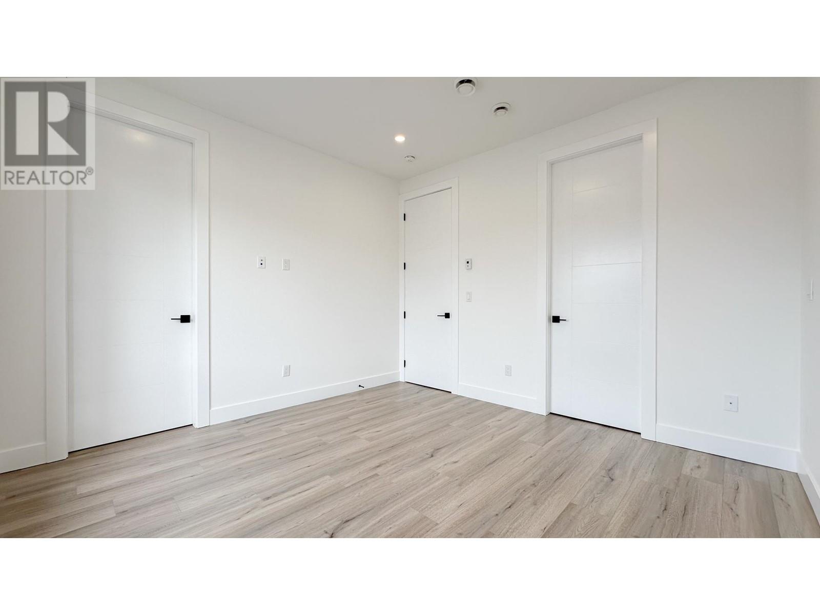 Listing Picture 16 of 31 : 10655 NO. 1 ROAD, Richmond / 烈治文 - 魯藝地產 Yvonne Lu Group - MLS Medallion Club Member