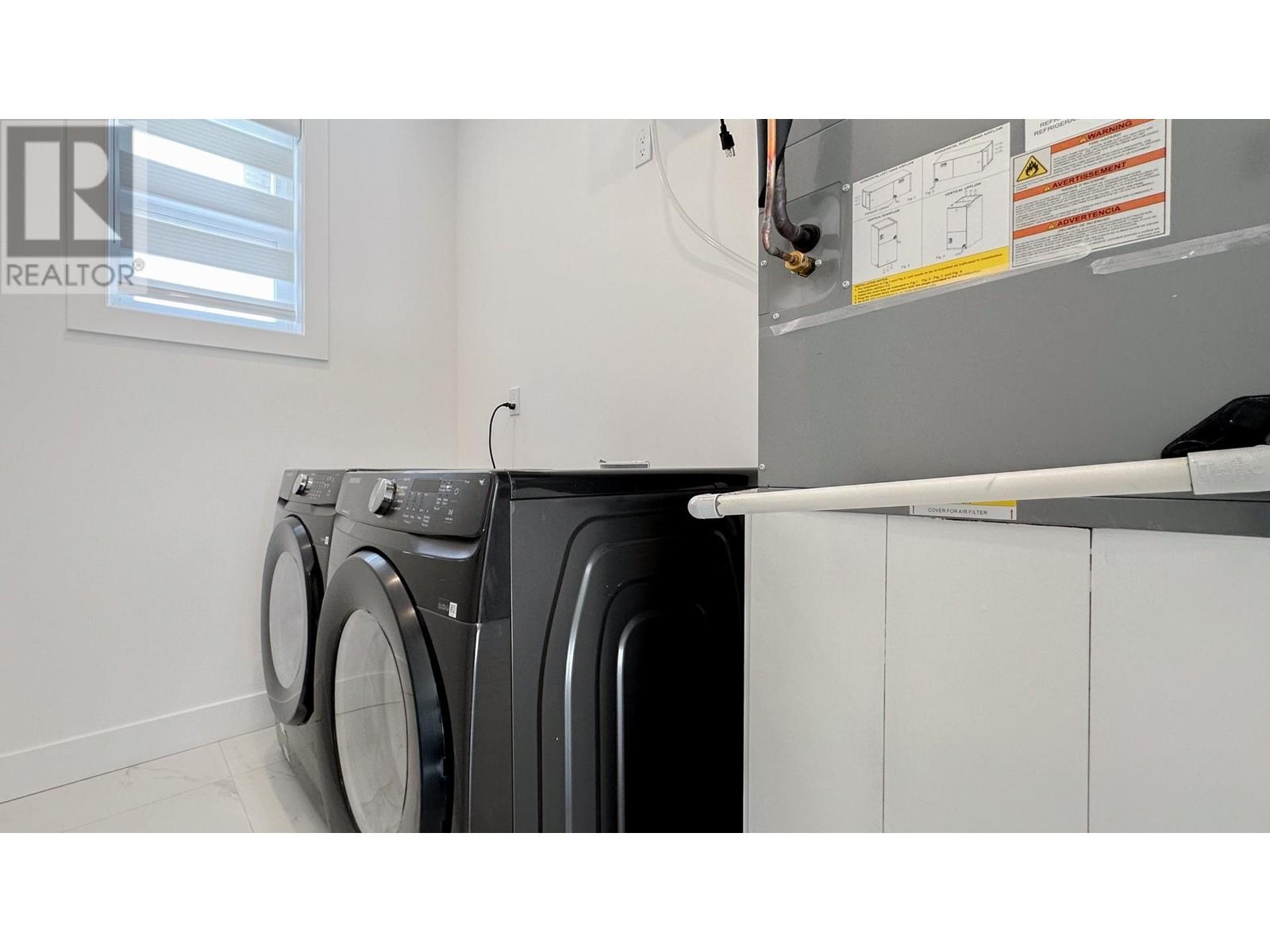 Listing Picture 21 of 31 : 10655 NO. 1 ROAD, Richmond / 烈治文 - 魯藝地產 Yvonne Lu Group - MLS Medallion Club Member