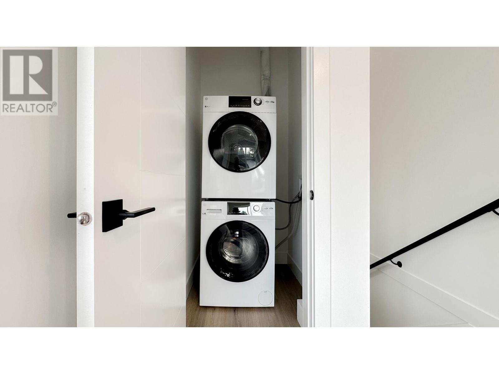 Listing Picture 28 of 31 : 10655 NO. 1 ROAD, Richmond / 烈治文 - 魯藝地產 Yvonne Lu Group - MLS Medallion Club Member