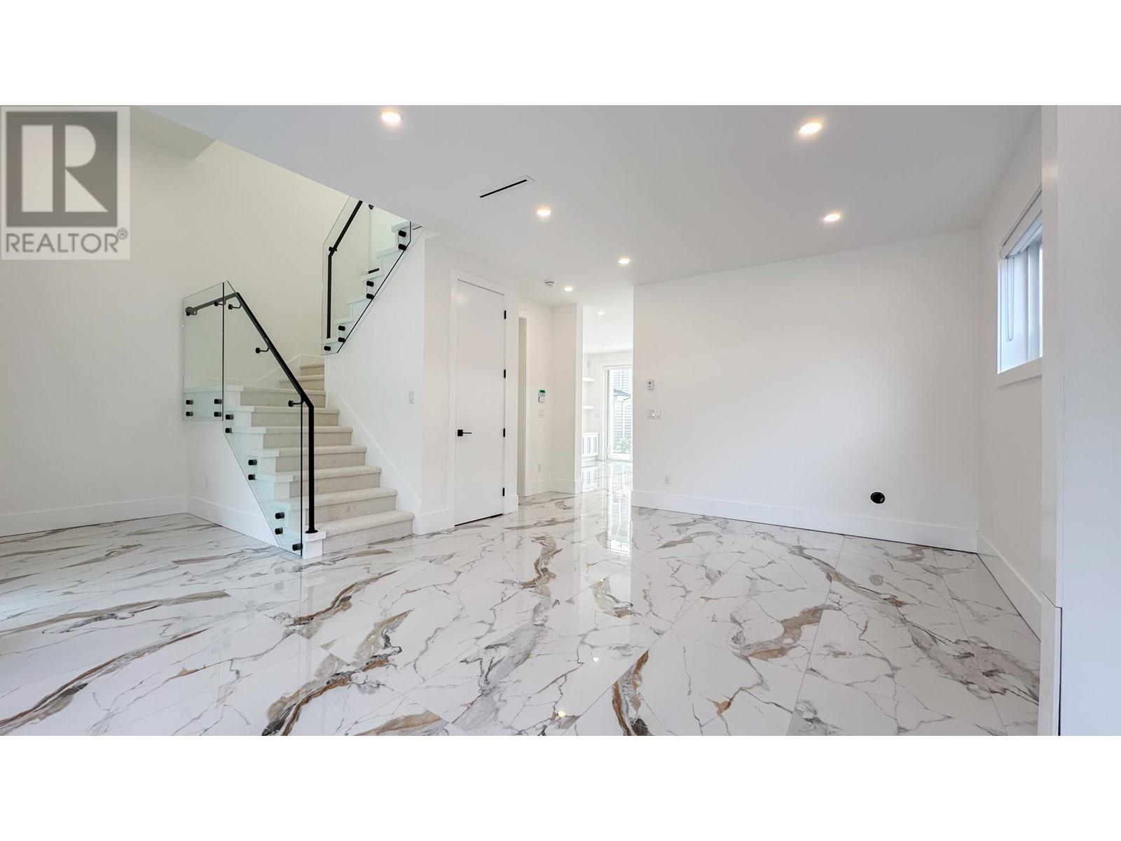 Listing Picture 2 of 31 : 10655 NO. 1 ROAD, Richmond / 烈治文 - 魯藝地產 Yvonne Lu Group - MLS Medallion Club Member