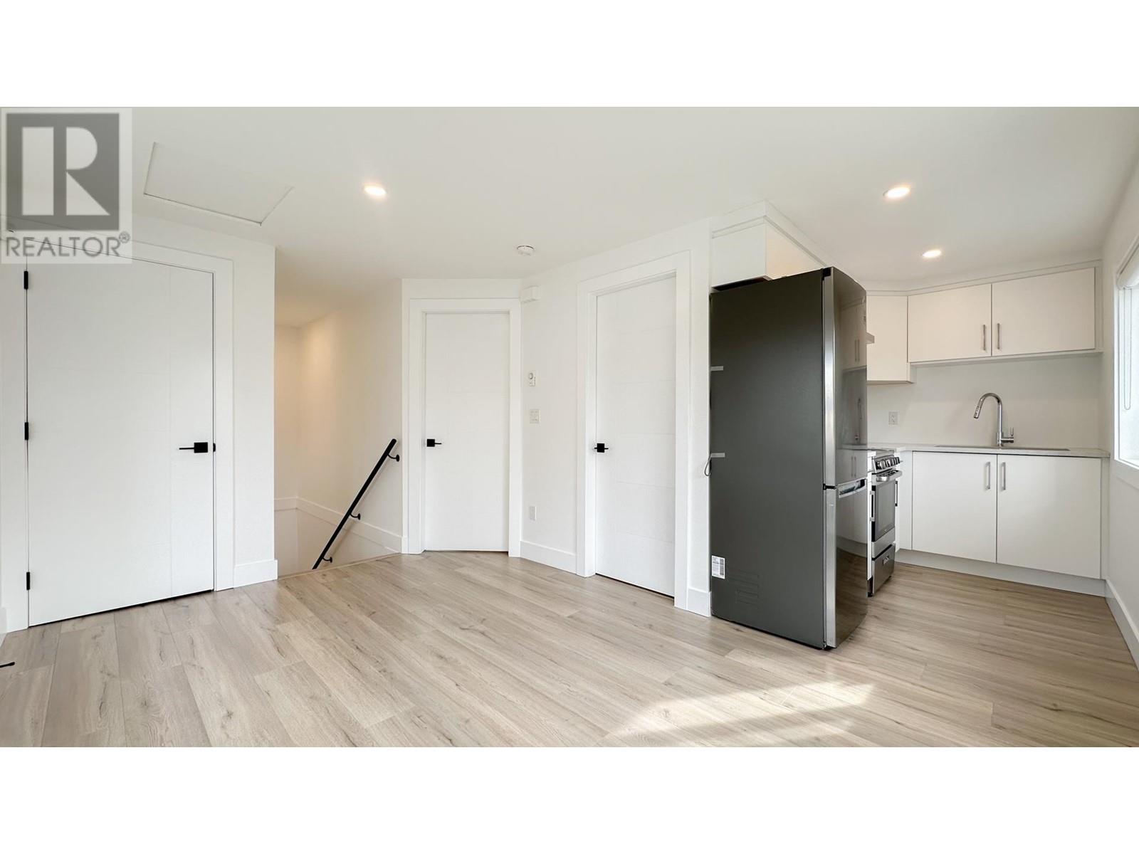 Listing Picture 24 of 31 : 10655 NO. 1 ROAD, Richmond / 烈治文 - 魯藝地產 Yvonne Lu Group - MLS Medallion Club Member