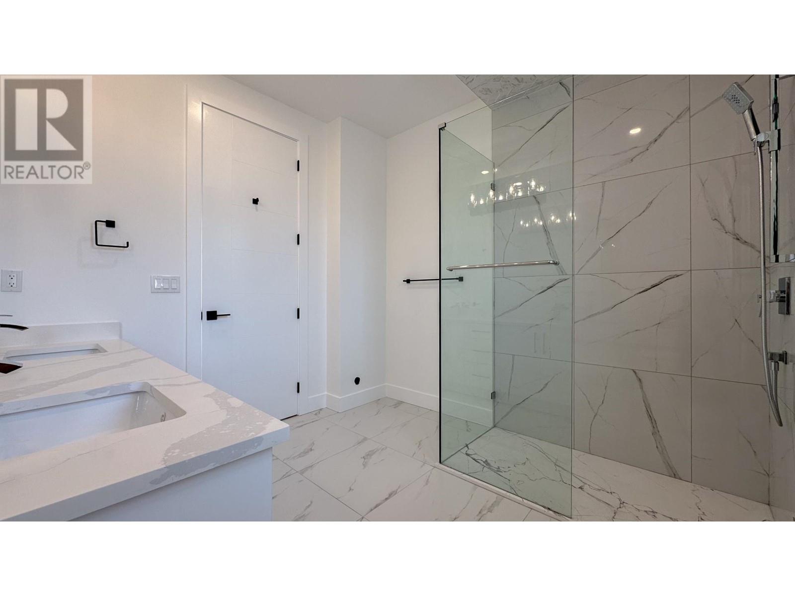 Listing Picture 18 of 31 : 10655 NO. 1 ROAD, Richmond / 烈治文 - 魯藝地產 Yvonne Lu Group - MLS Medallion Club Member