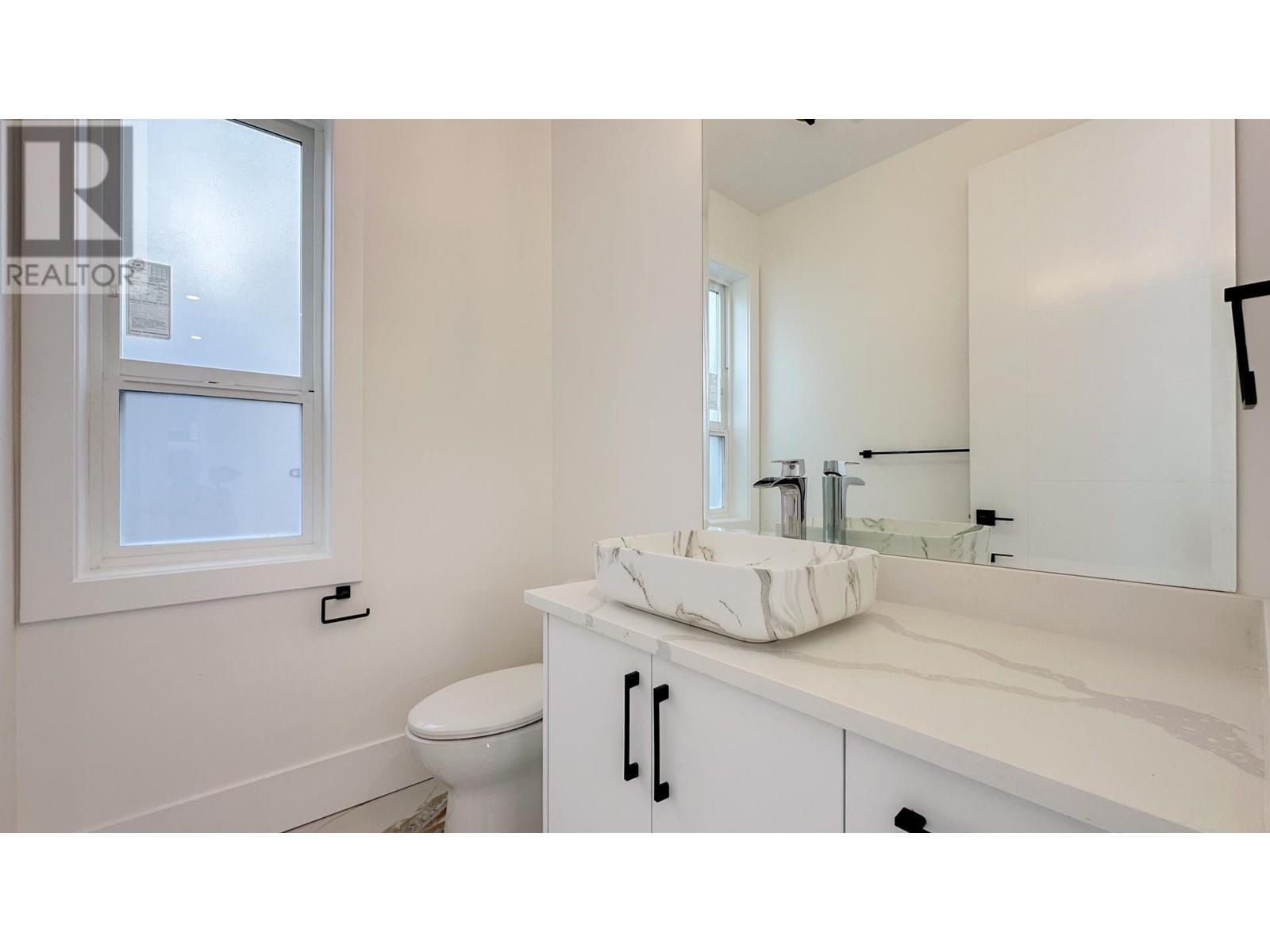 Listing Picture 14 of 31 : 10655 NO. 1 ROAD, Richmond / 烈治文 - 魯藝地產 Yvonne Lu Group - MLS Medallion Club Member