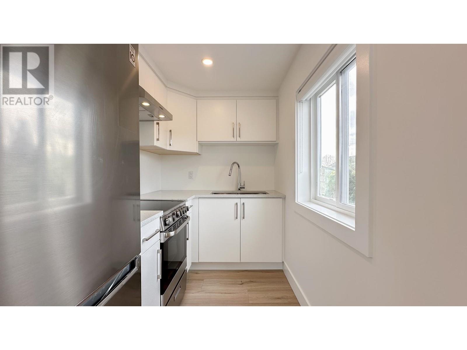 Listing Picture 25 of 31 : 10655 NO. 1 ROAD, Richmond / 烈治文 - 魯藝地產 Yvonne Lu Group - MLS Medallion Club Member