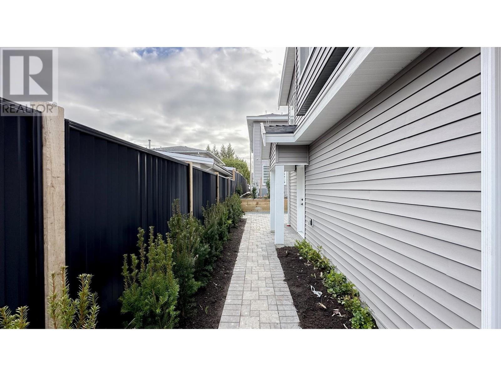 Listing Picture 31 of 31 : 10655 NO. 1 ROAD, Richmond / 烈治文 - 魯藝地產 Yvonne Lu Group - MLS Medallion Club Member