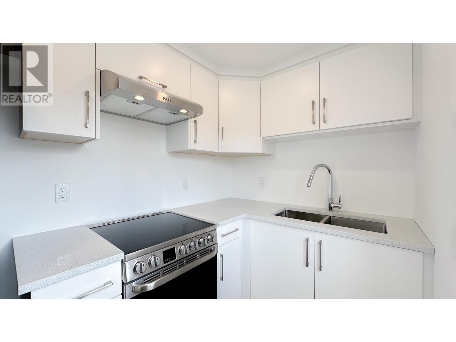 Listing Picture 26 of 31 : 10655 NO. 1 ROAD, Richmond / 烈治文 - 魯藝地產 Yvonne Lu Group - MLS Medallion Club Member