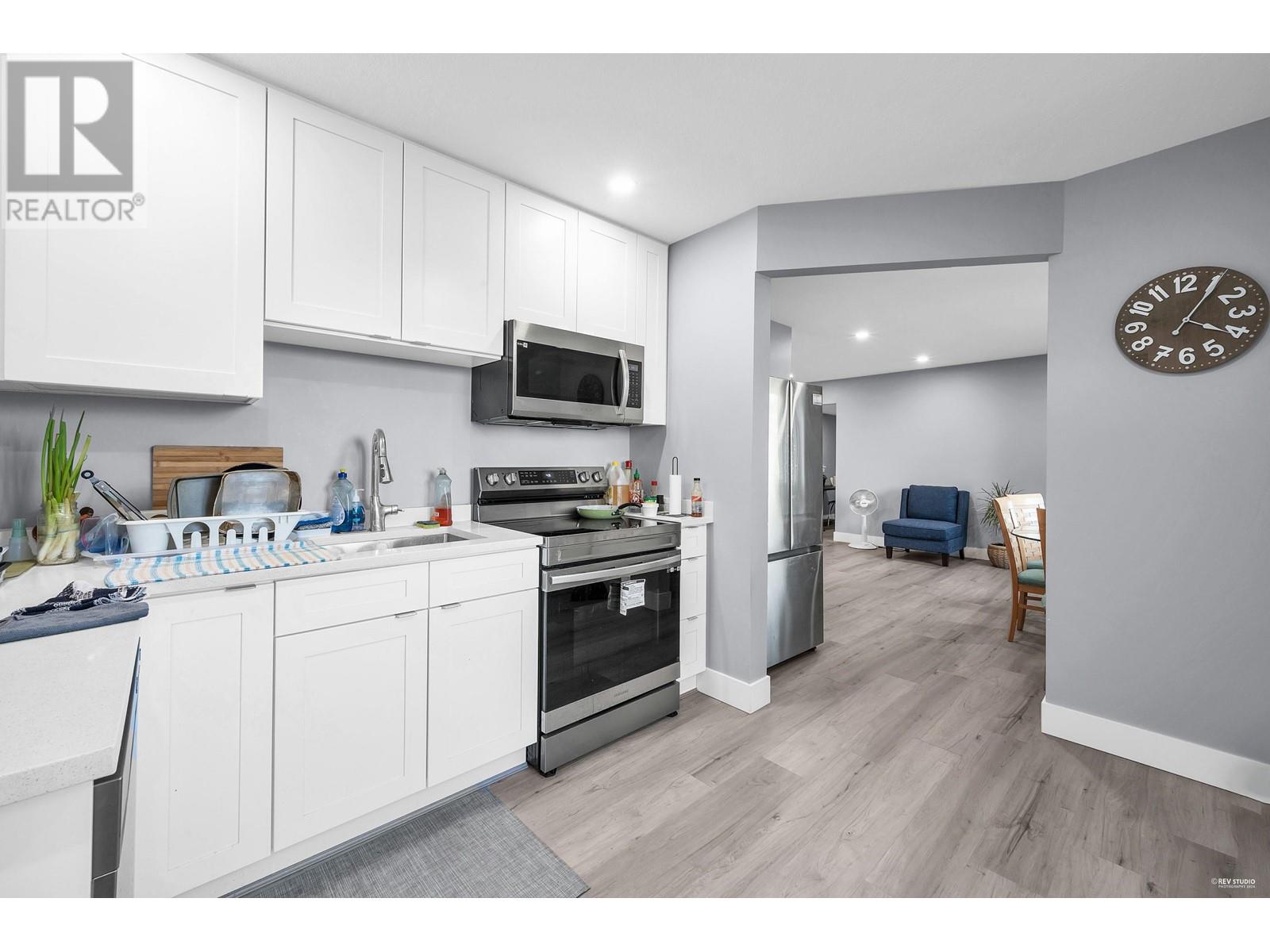 Listing Picture 11 of 18 : 7365 CANADA WAY, Burnaby / 本拿比 - 魯藝地產 Yvonne Lu Group - MLS Medallion Club Member