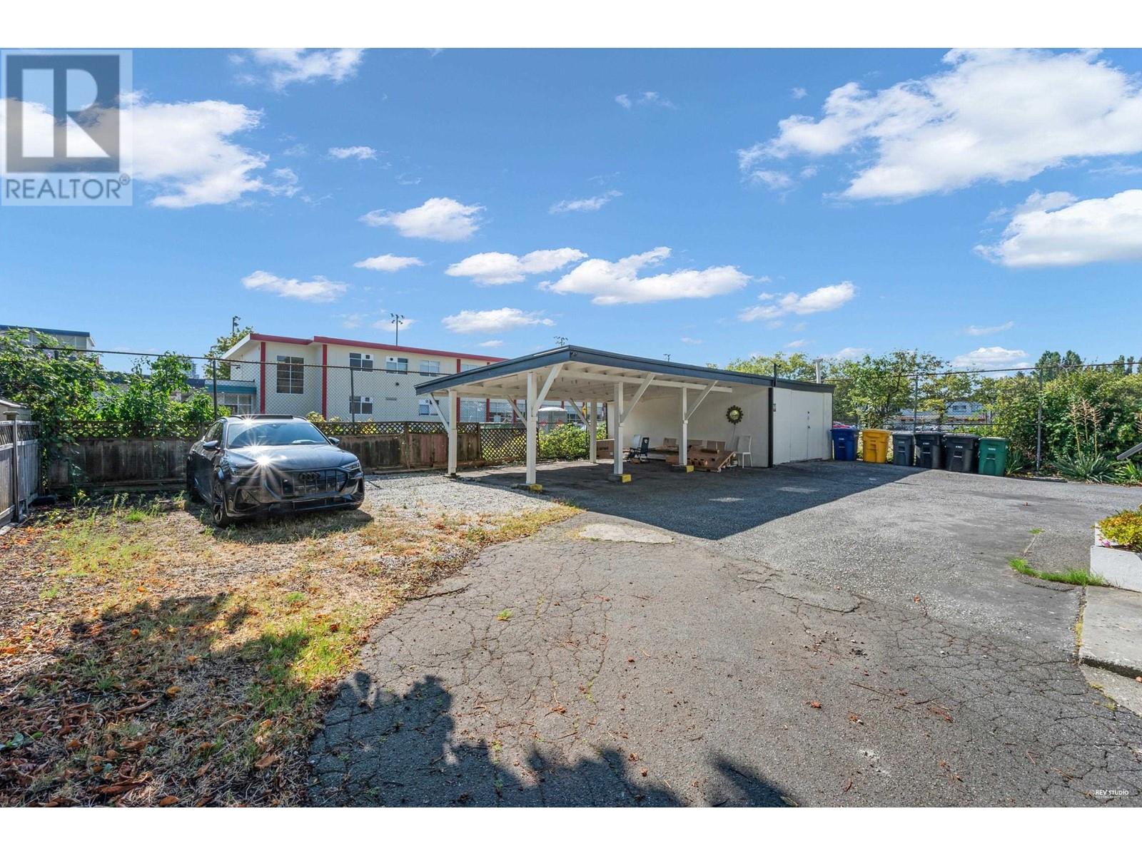Listing Picture 3 of 18 : 7365 CANADA WAY, Burnaby / 本拿比 - 魯藝地產 Yvonne Lu Group - MLS Medallion Club Member