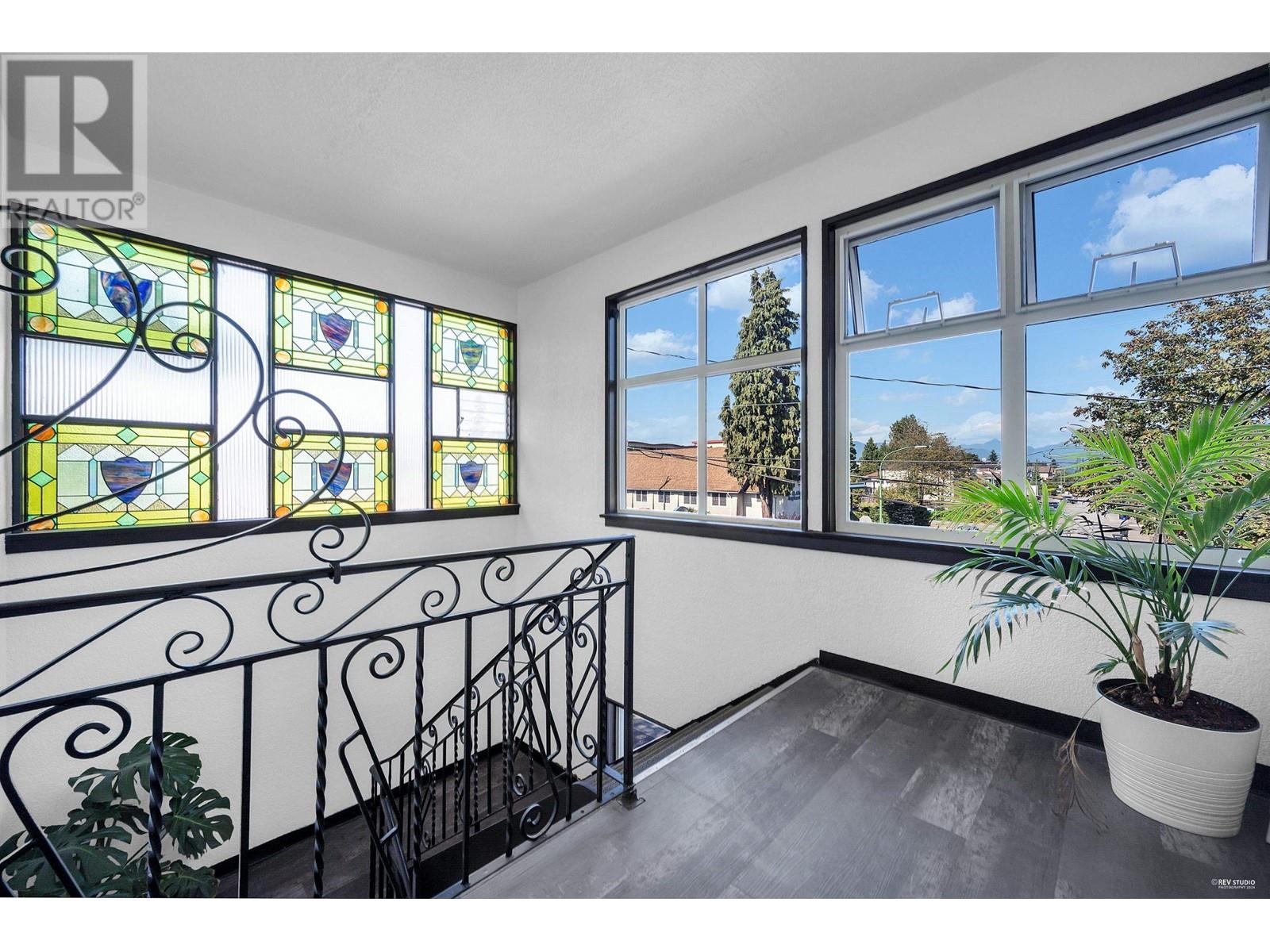 Listing Picture 6 of 18 : 7365 CANADA WAY, Burnaby / 本拿比 - 魯藝地產 Yvonne Lu Group - MLS Medallion Club Member