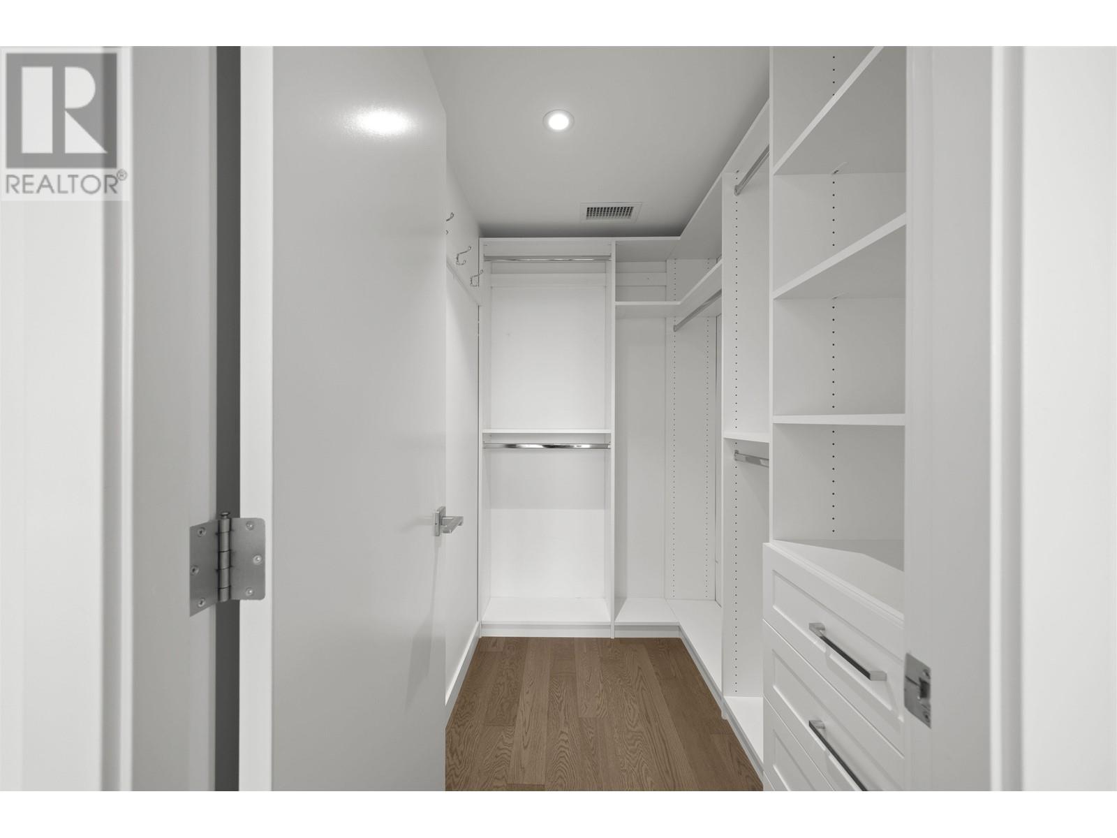 Listing Picture 18 of 40 : 1672 PULLMAN PORTER STREET, Vancouver / 溫哥華 - 魯藝地產 Yvonne Lu Group - MLS Medallion Club Member