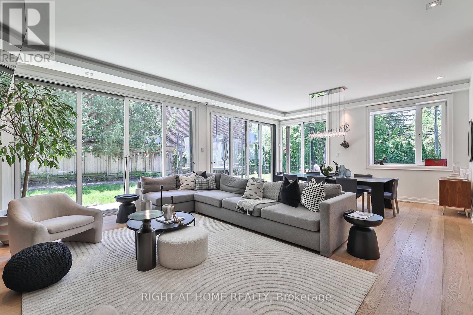 Property at 179 OLD YONGE STREET image 4