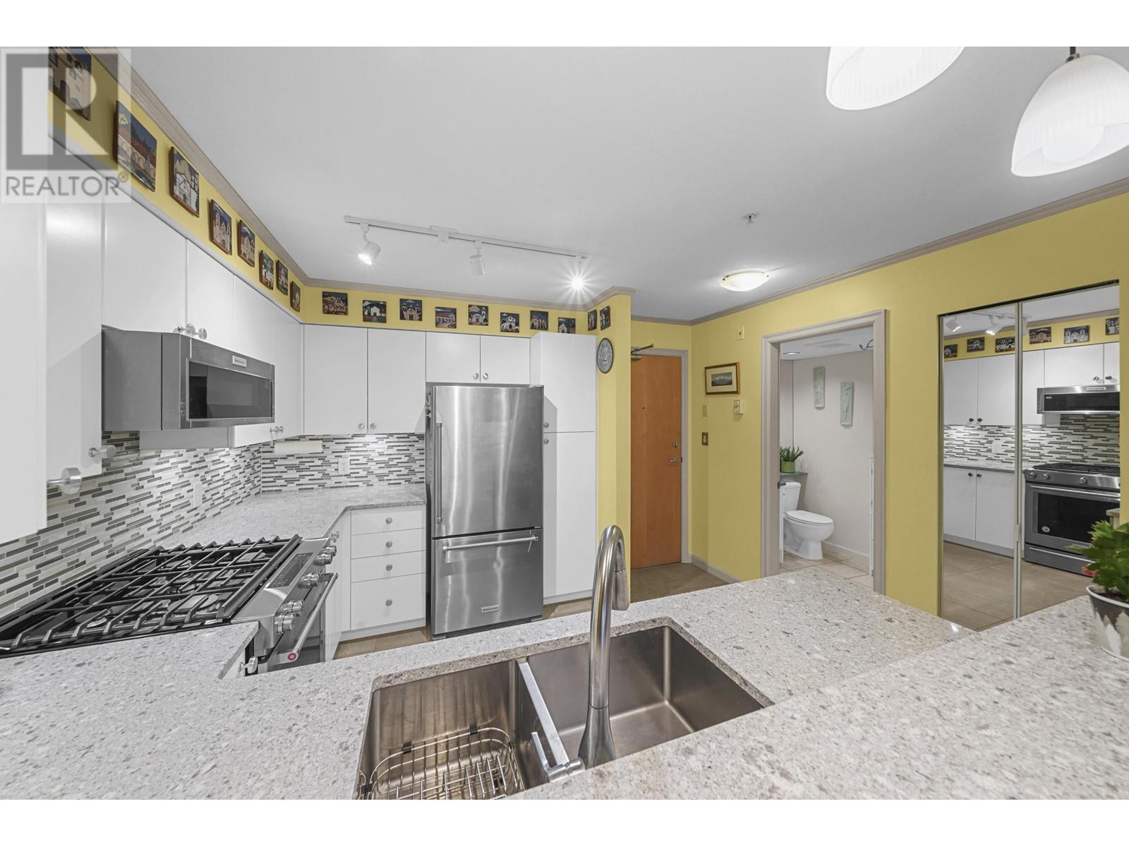 Listing Picture 11 of 33 : 202 2161 W 12TH AVENUE, Vancouver / 溫哥華 - 魯藝地產 Yvonne Lu Group - MLS Medallion Club Member