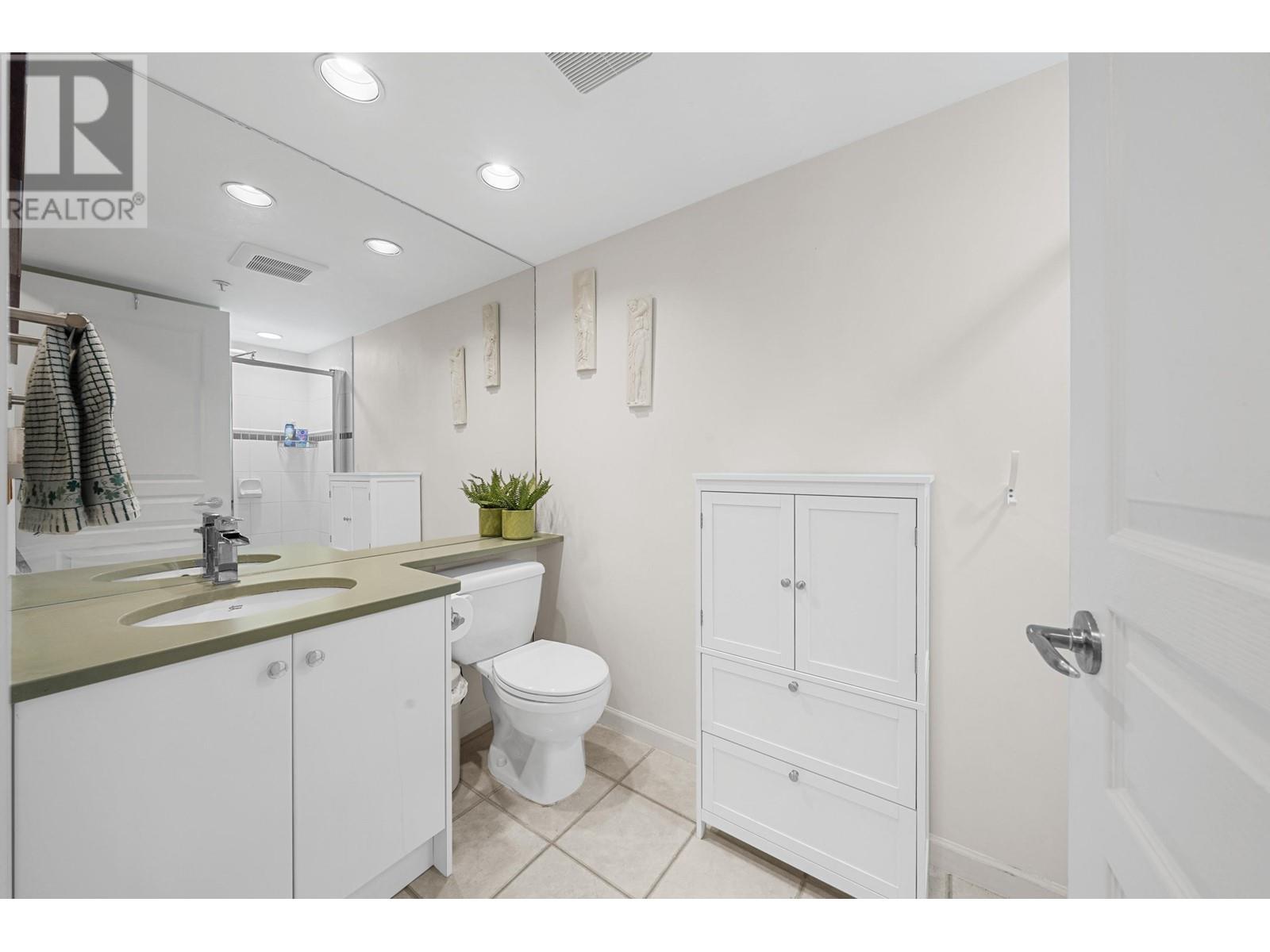 Listing Picture 25 of 33 : 202 2161 W 12TH AVENUE, Vancouver / 溫哥華 - 魯藝地產 Yvonne Lu Group - MLS Medallion Club Member