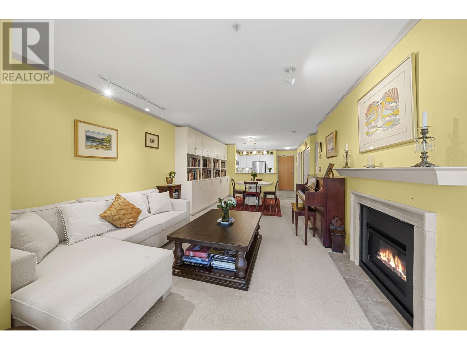 Listing Picture 2 of 33 : 202 2161 W 12TH AVENUE, Vancouver / 溫哥華 - 魯藝地產 Yvonne Lu Group - MLS Medallion Club Member