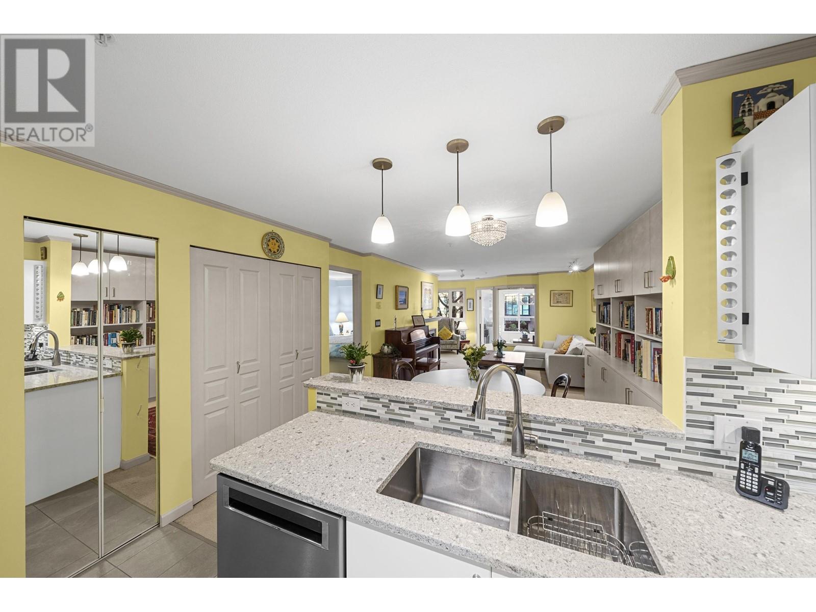 Listing Picture 16 of 33 : 202 2161 W 12TH AVENUE, Vancouver / 溫哥華 - 魯藝地產 Yvonne Lu Group - MLS Medallion Club Member