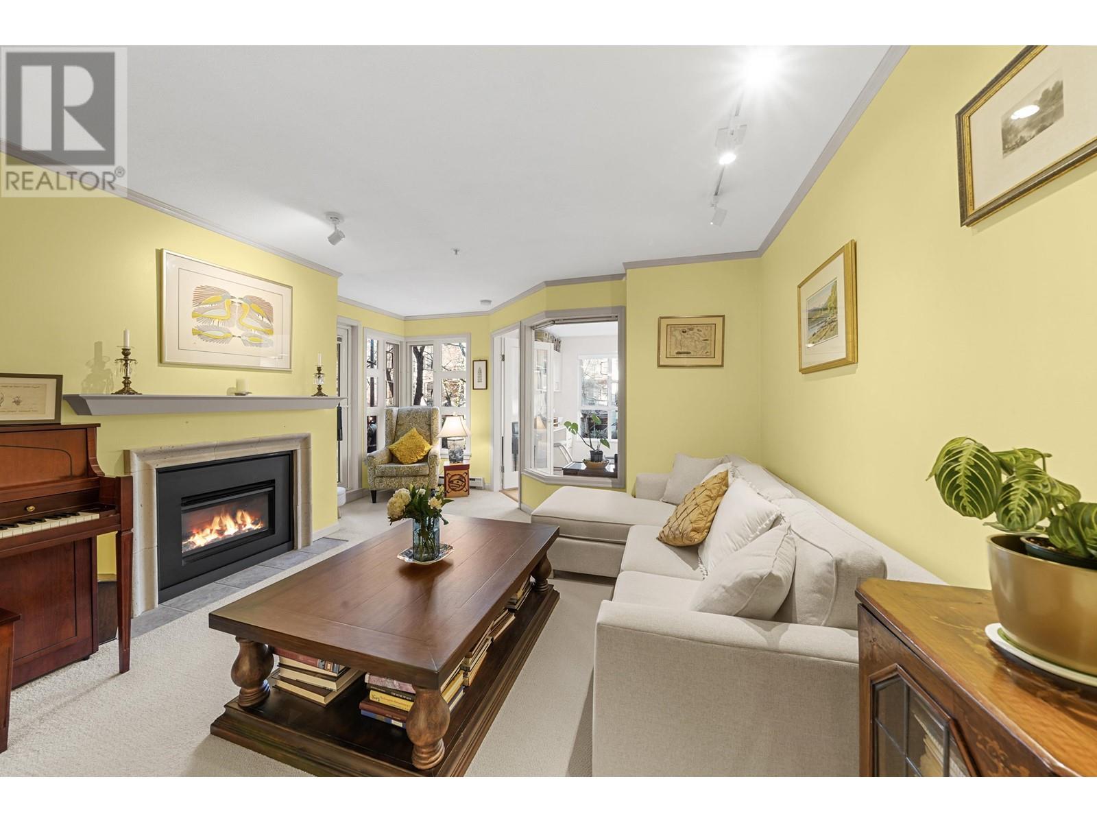 Listing Picture 3 of 33 : 202 2161 W 12TH AVENUE, Vancouver / 溫哥華 - 魯藝地產 Yvonne Lu Group - MLS Medallion Club Member