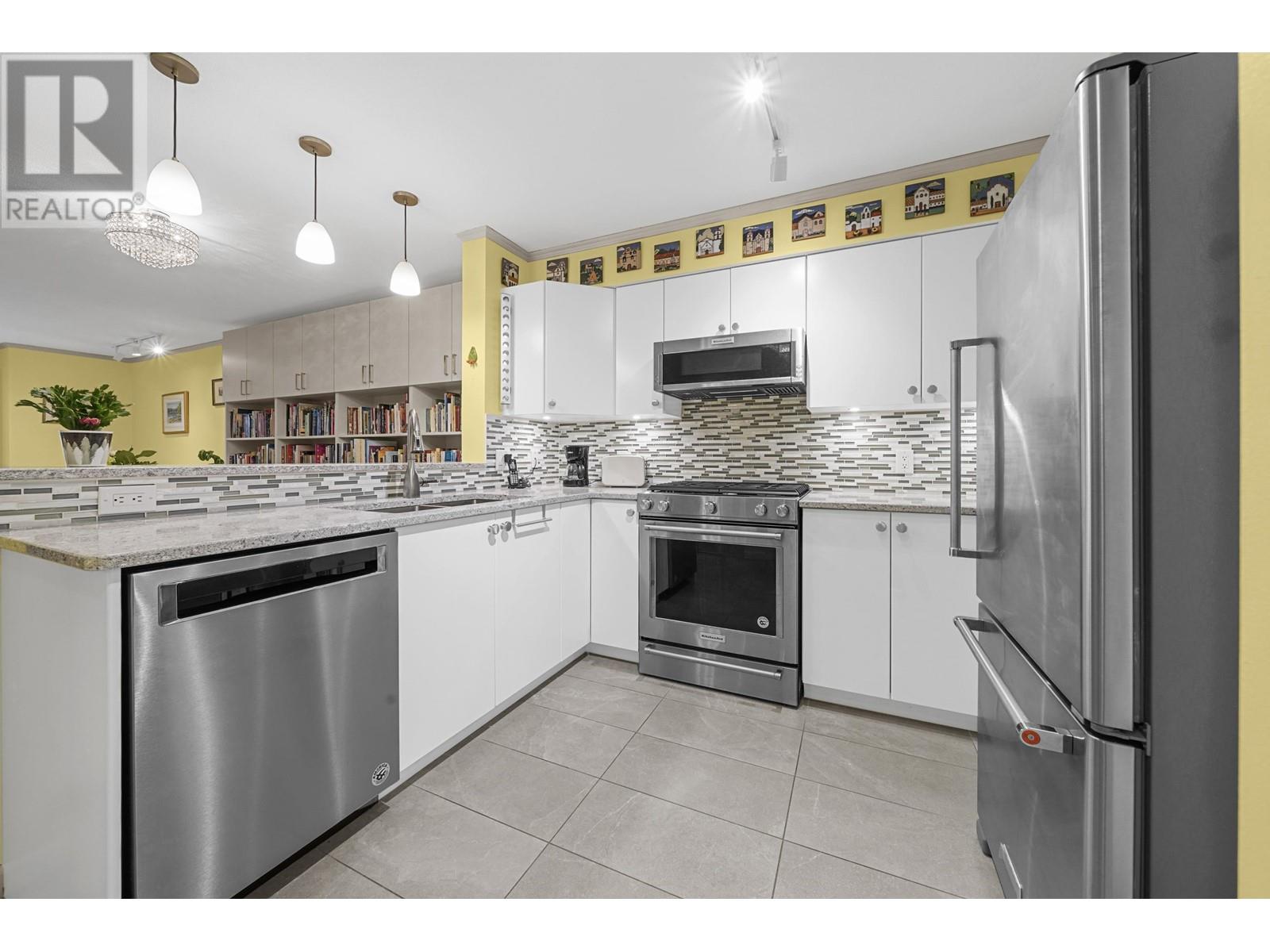 Listing Picture 15 of 33 : 202 2161 W 12TH AVENUE, Vancouver / 溫哥華 - 魯藝地產 Yvonne Lu Group - MLS Medallion Club Member