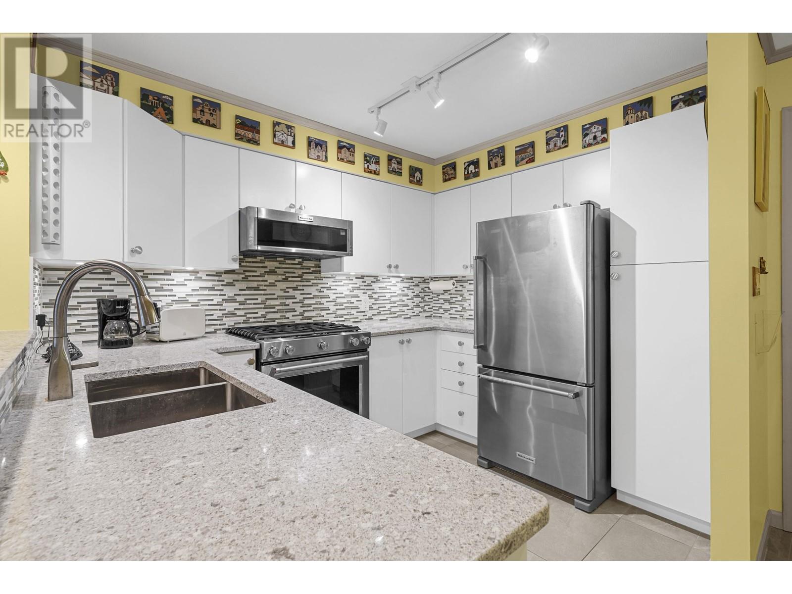 Listing Picture 13 of 33 : 202 2161 W 12TH AVENUE, Vancouver / 溫哥華 - 魯藝地產 Yvonne Lu Group - MLS Medallion Club Member