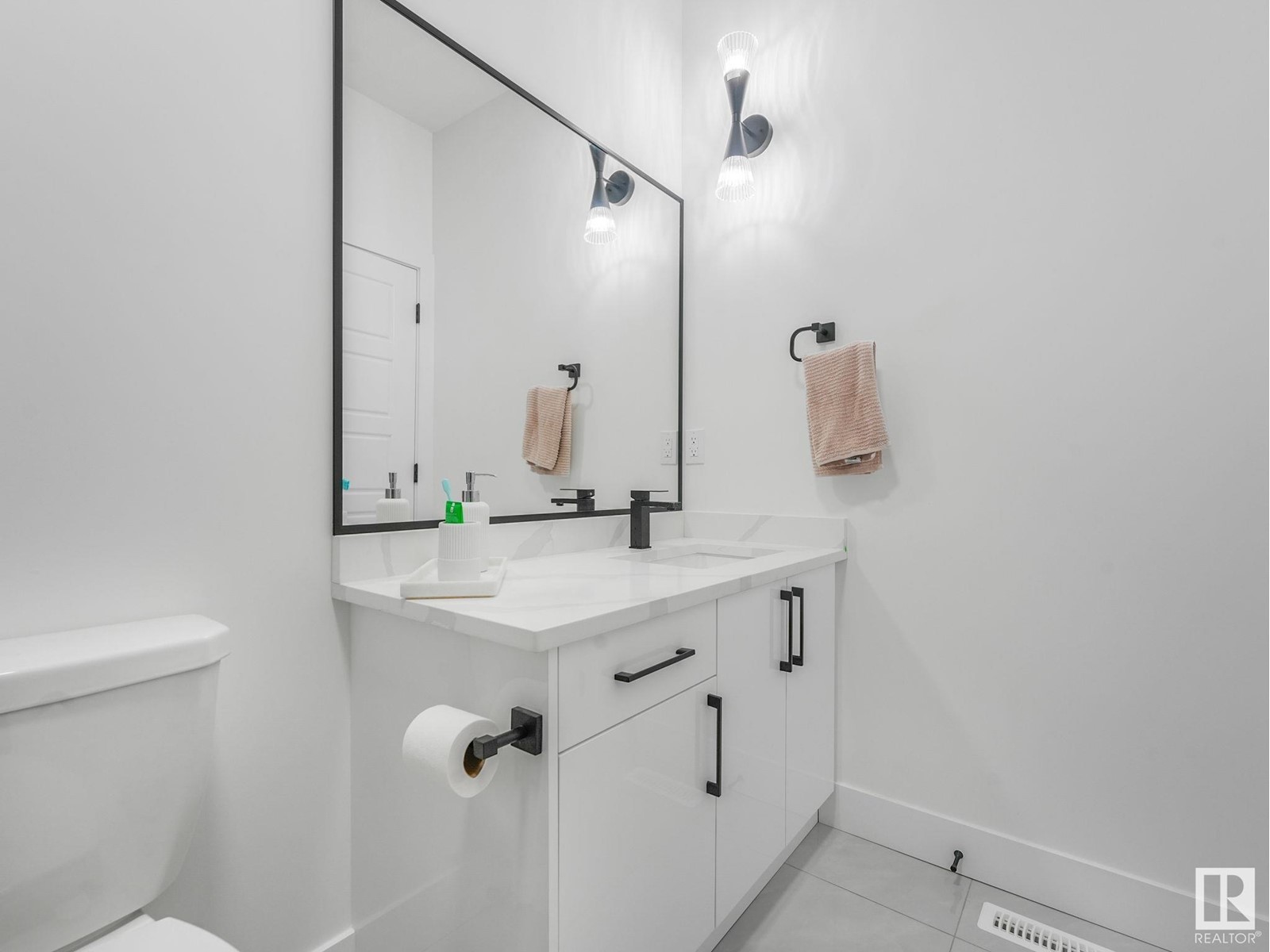 Property at 5904 SOLEIL BA SW image 3