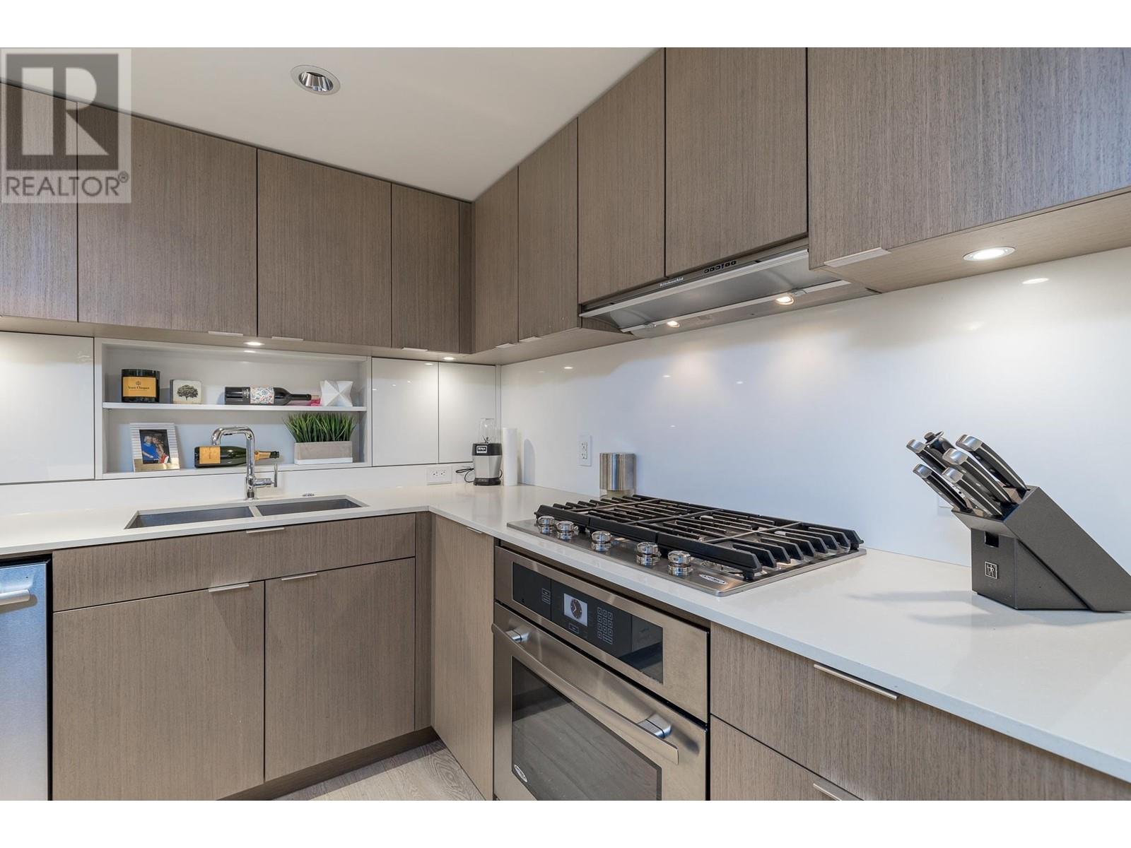 Listing Picture 3 of 24 : 602 111 E 1ST AVENUE, Vancouver / 溫哥華 - 魯藝地產 Yvonne Lu Group - MLS Medallion Club Member