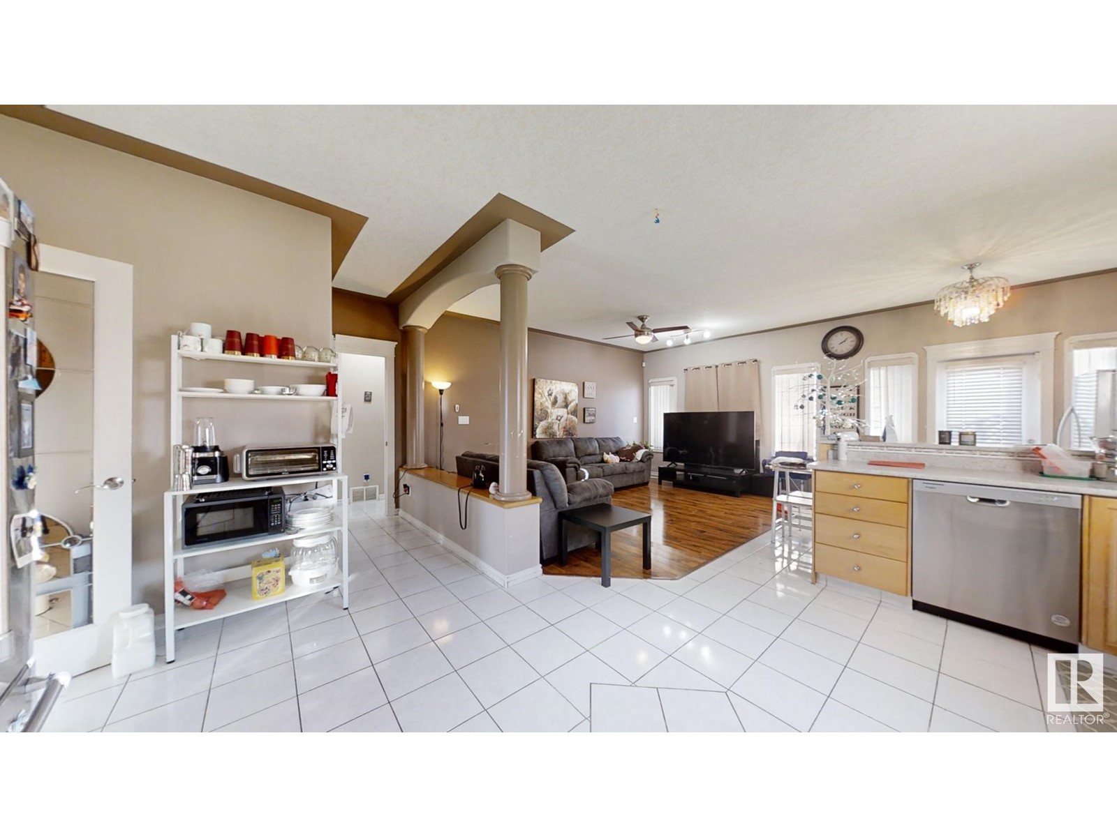 Property at 2823 34A AV NW image 5