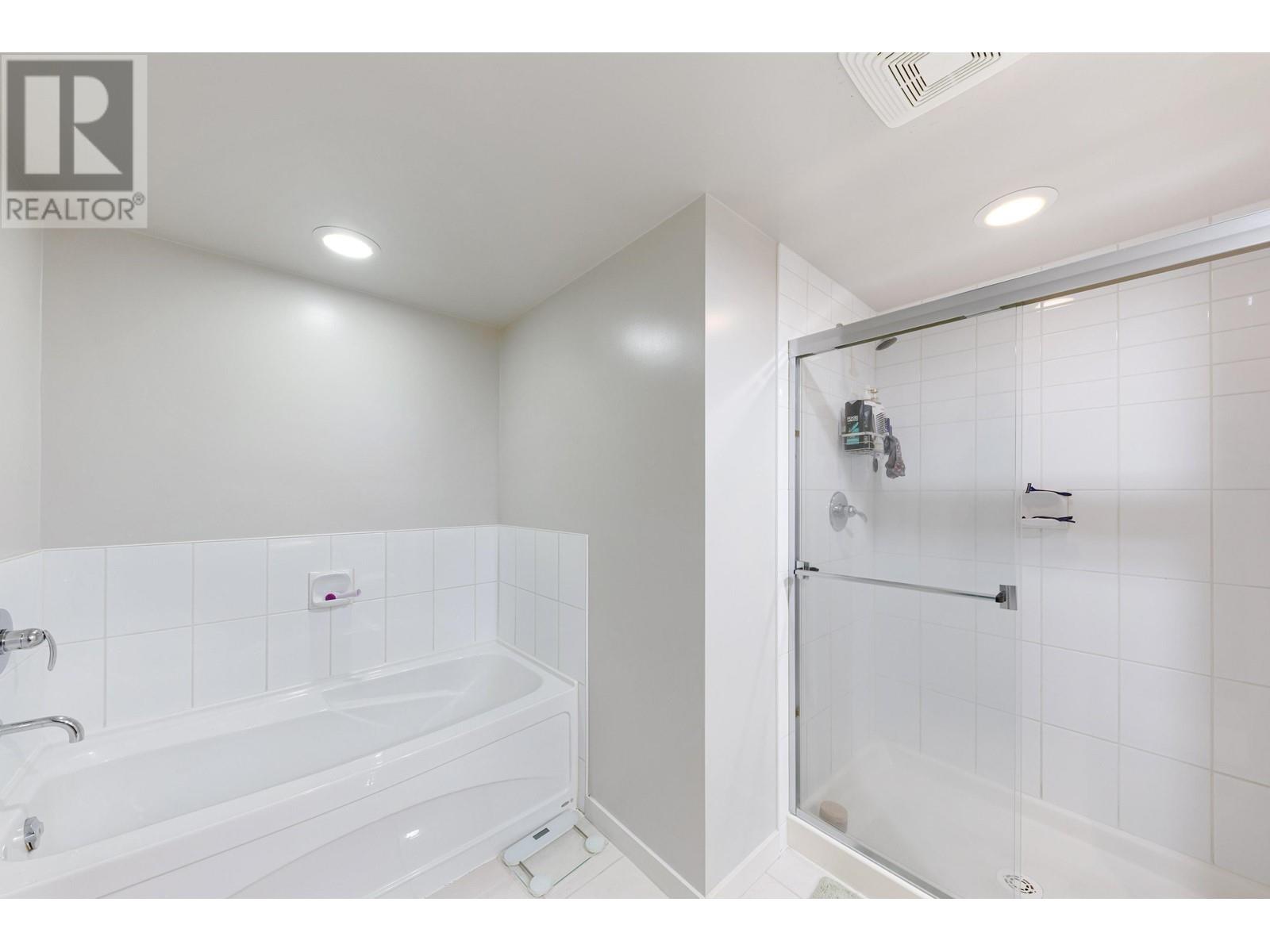 2501 2979 Glen Drive, Coquitlam, British Columbia  V3B 0B2 - Photo 21 - R2956966