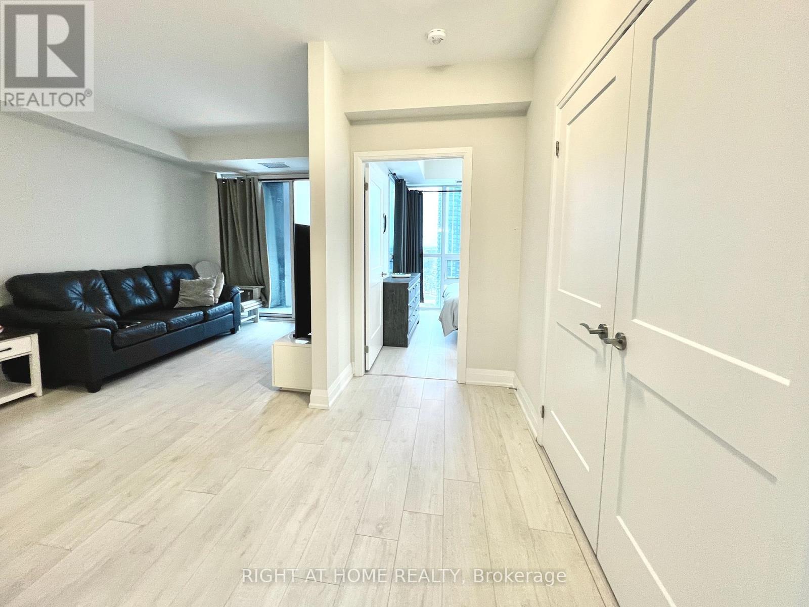 Property at 1407 - 15 LYNCH STREET image 2