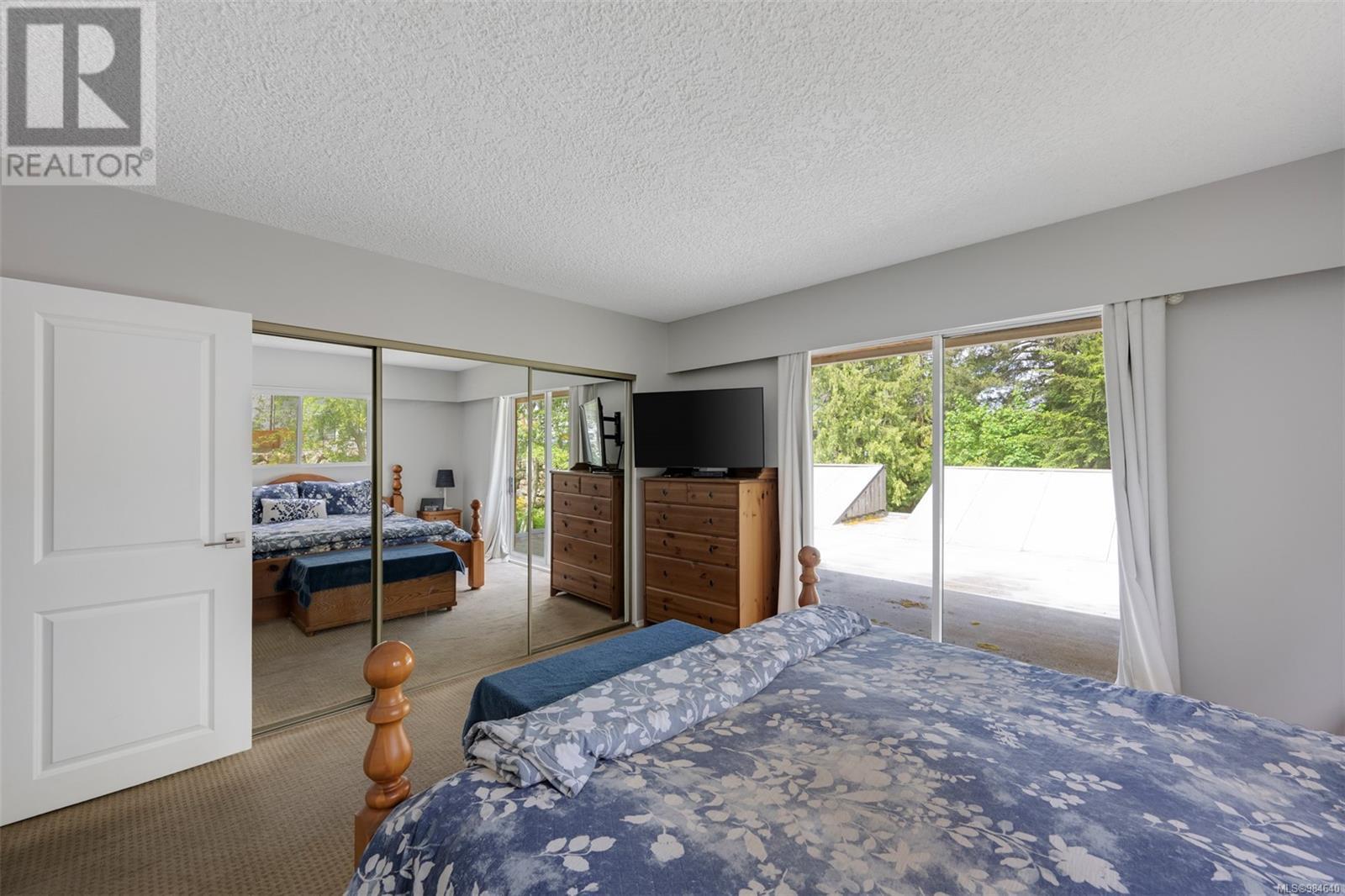 Property at 734 Latoria Rd image 3