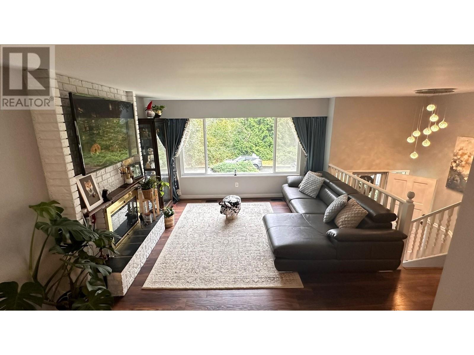 Property at 1656 CONNAUGHT DRIVE image 5
